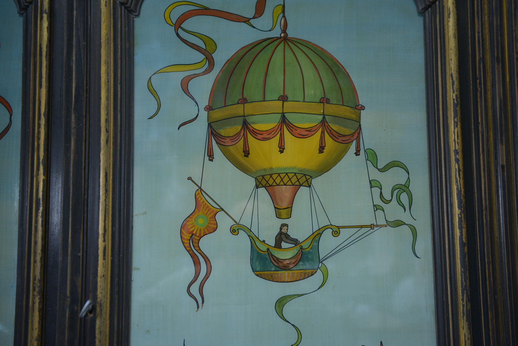 Buffet has two bodies in pear tree blackened napoleon Balloon decoration
