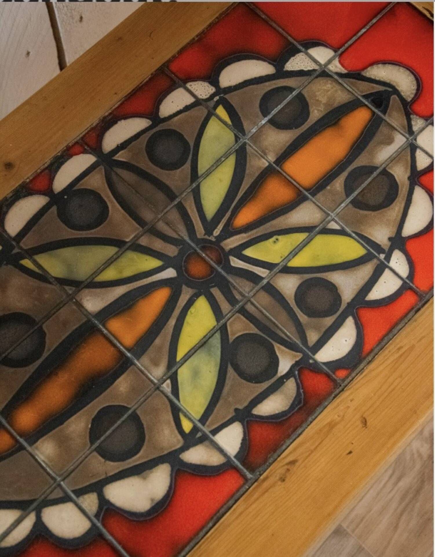 Table basse en fer forgé et céramique