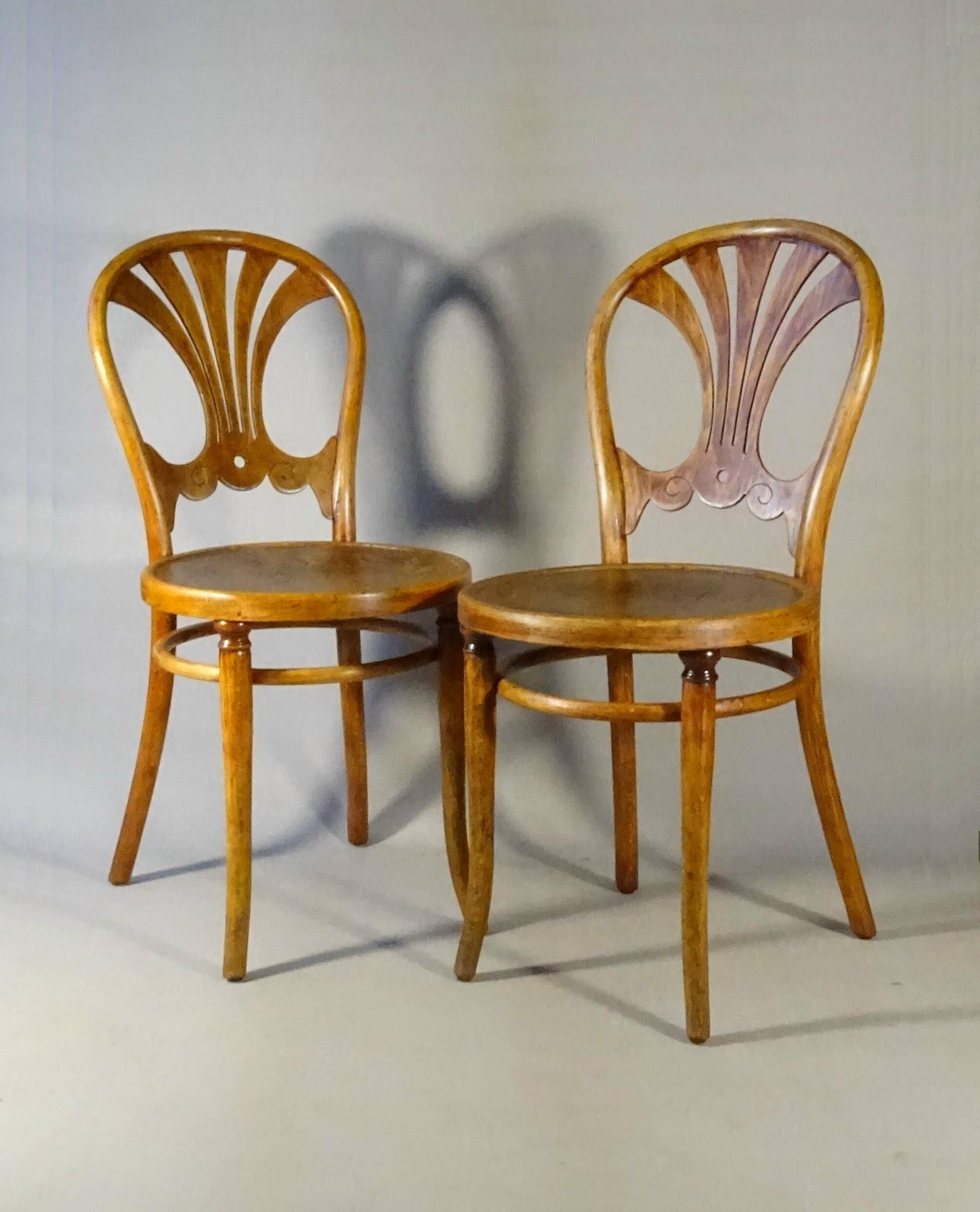 Two Thonet bistro chairs No. 322 from around 1910 - in perfect condition.