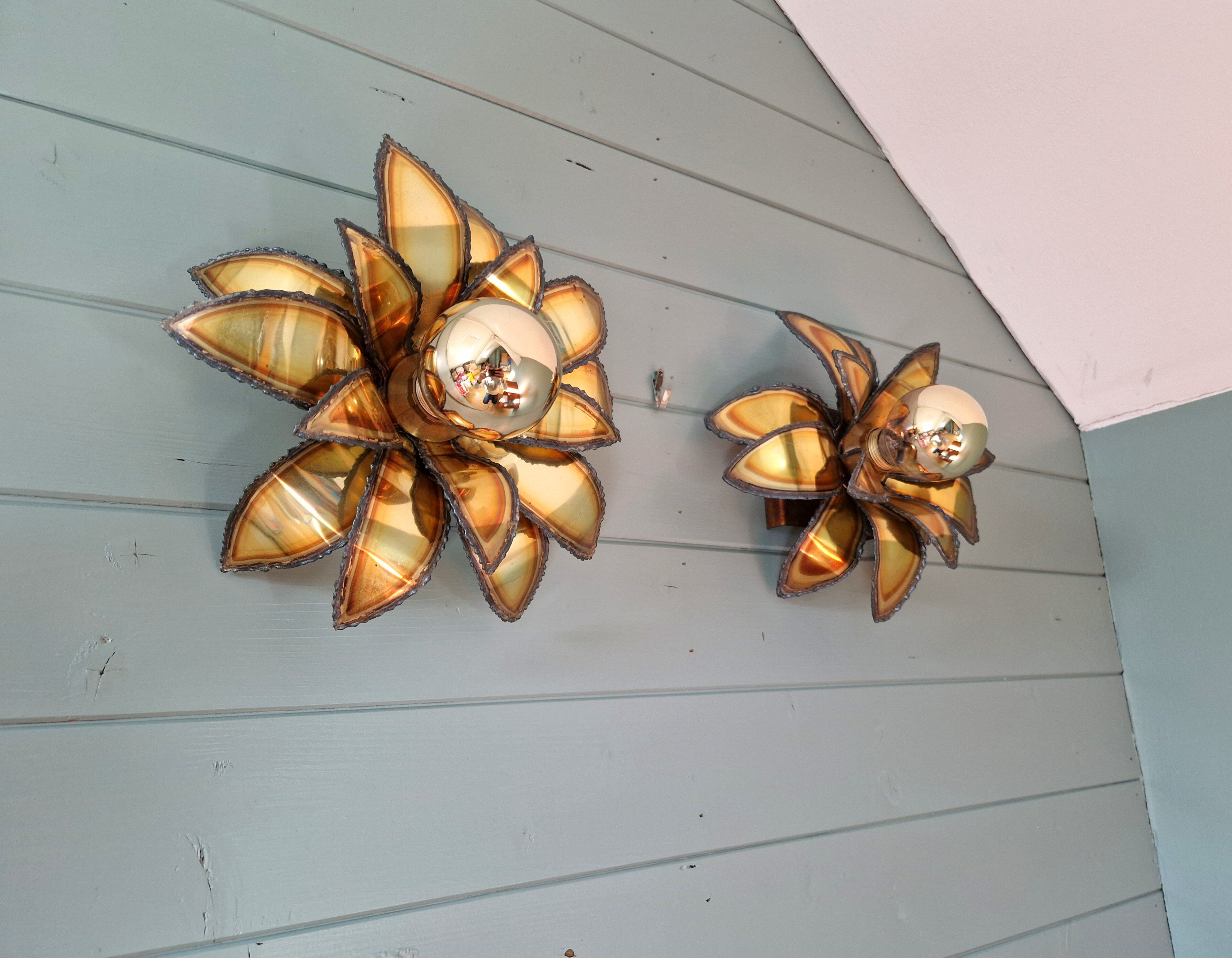Pair of floral wall sconces in brass, Maison Jansen, 1970