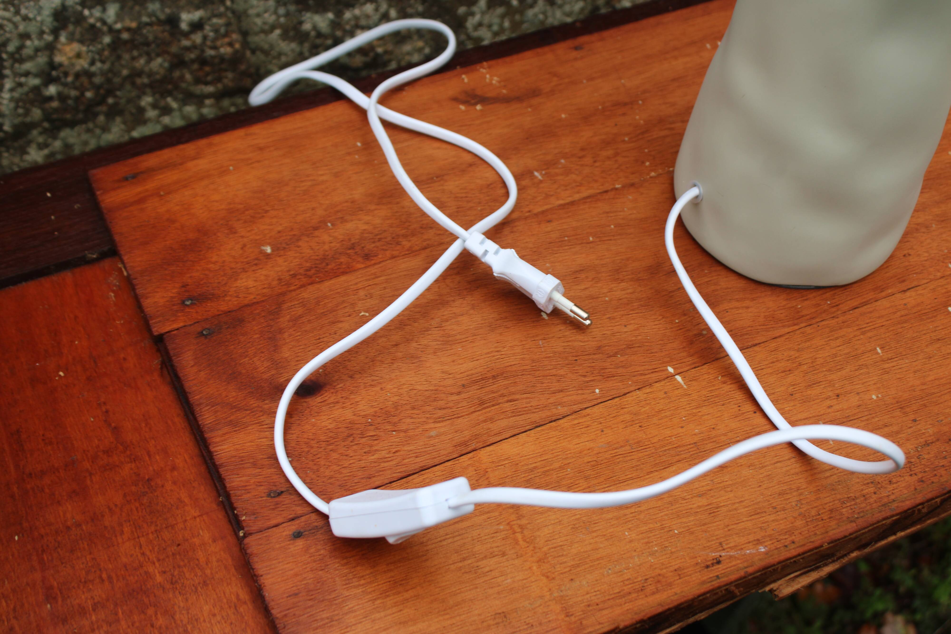 Lampe en céramique vert-gris, style minéral – H37