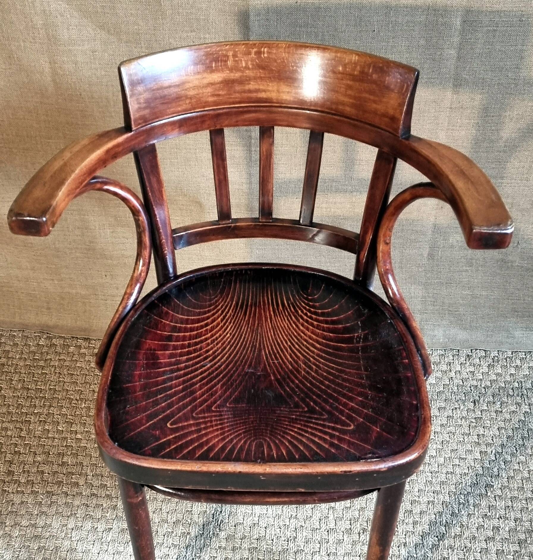 Curved wooden office chair from the 1930s attributed to Thonet.