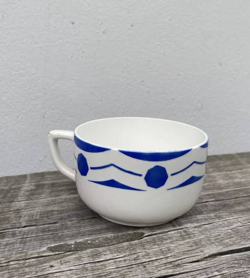 Duo de grandes tasses anciennes digoin