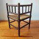 Chaise d'angle ancienne en bois tourné bobine