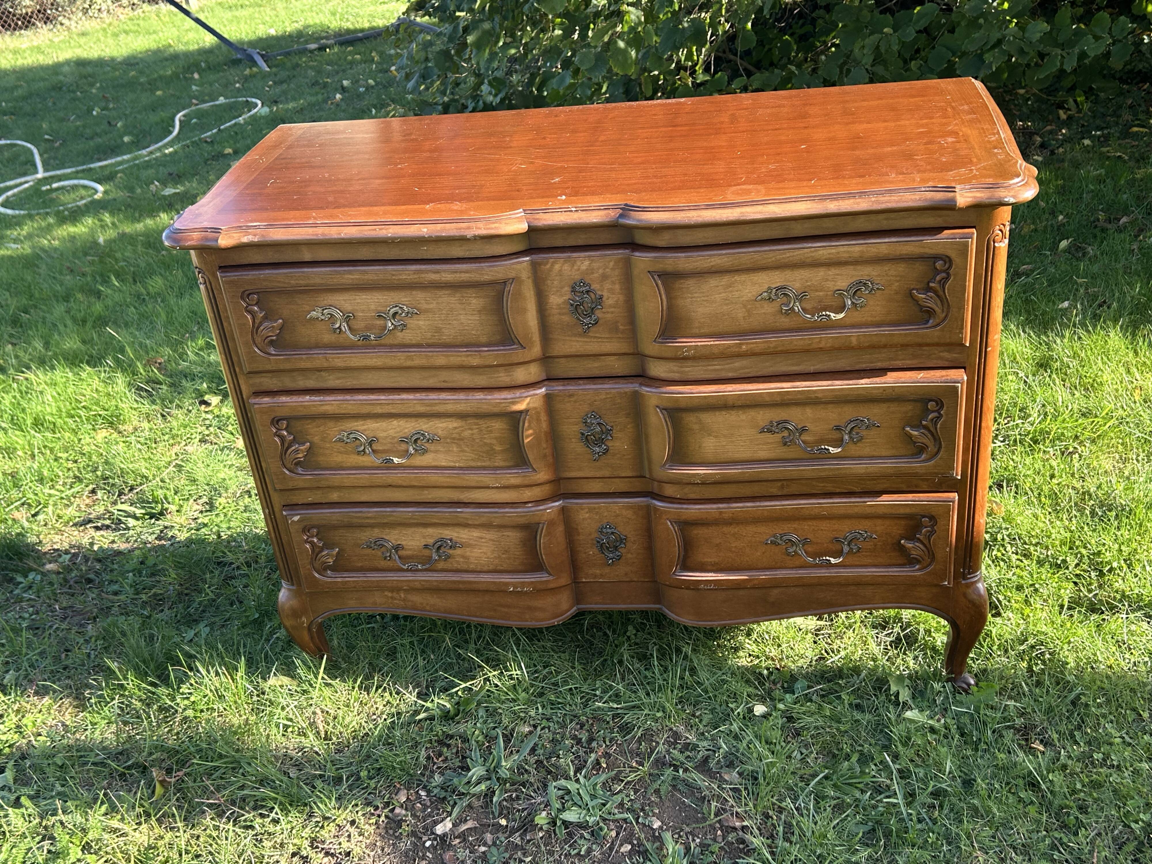 Antique chest of drawers