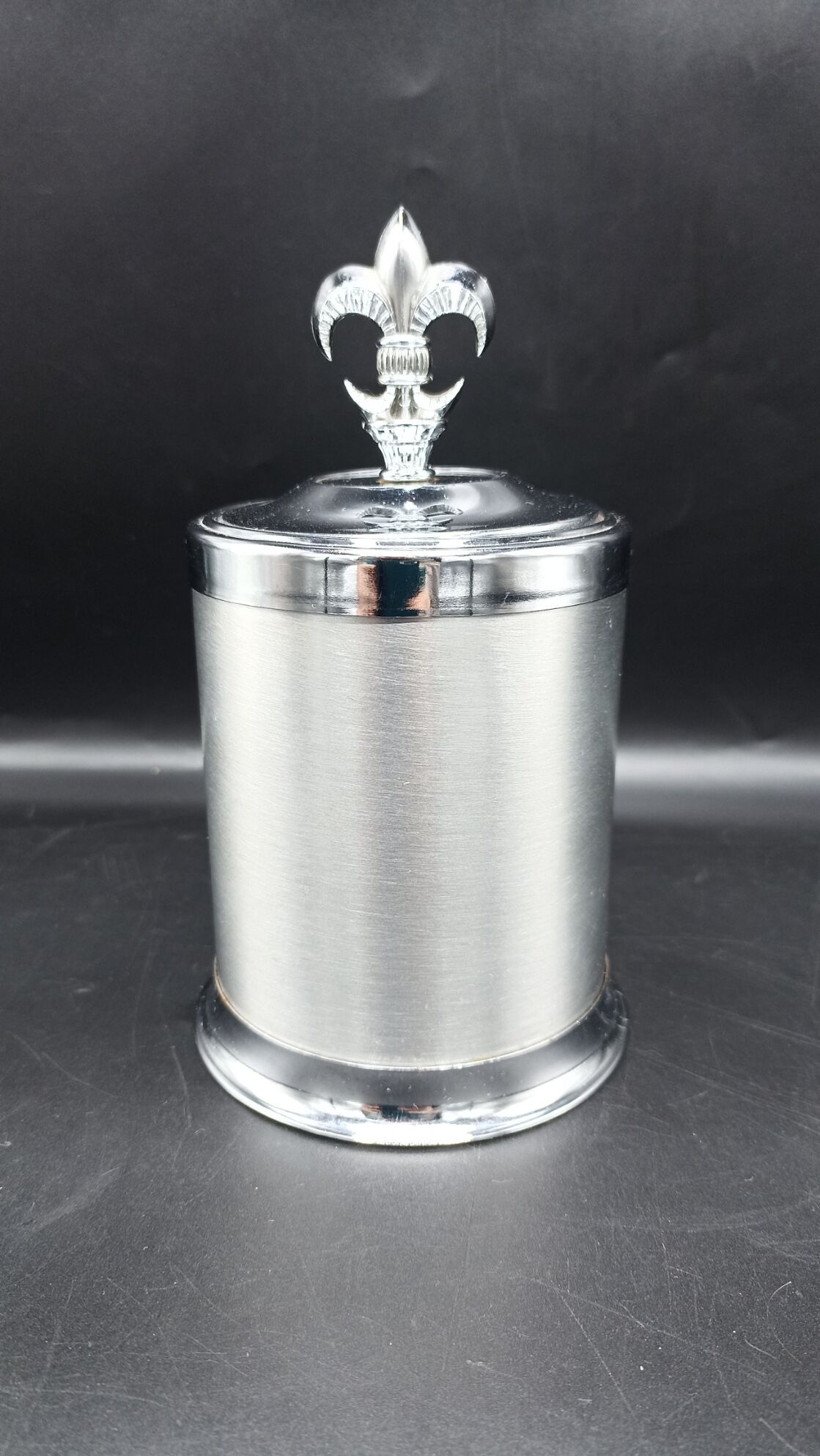 Vintage cigarette dispenser - fleur de lys