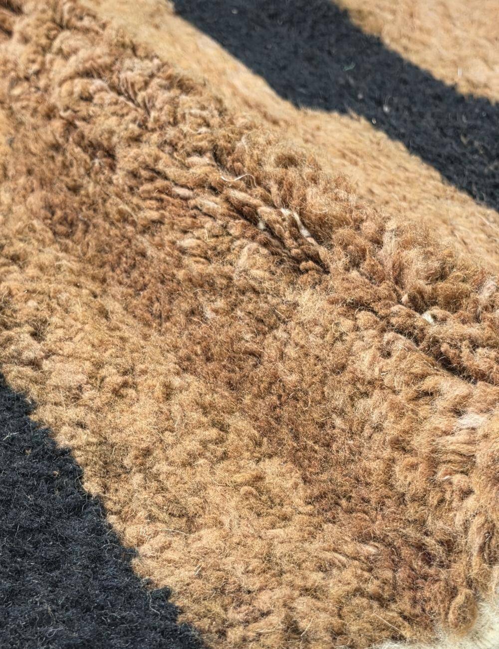 Contemporary brown and black rug - 10.1 x 6.7 ft / 307 x 205 cm