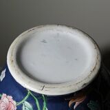 Large baluster vase in Chinese porcelain with vintage floral decoration from the 1970s-80s.