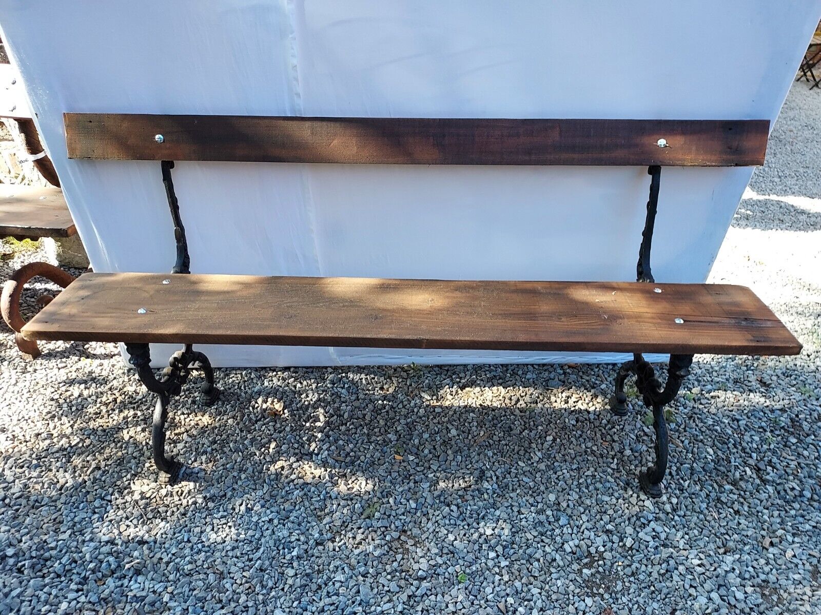 Garden bench in cast iron and wood