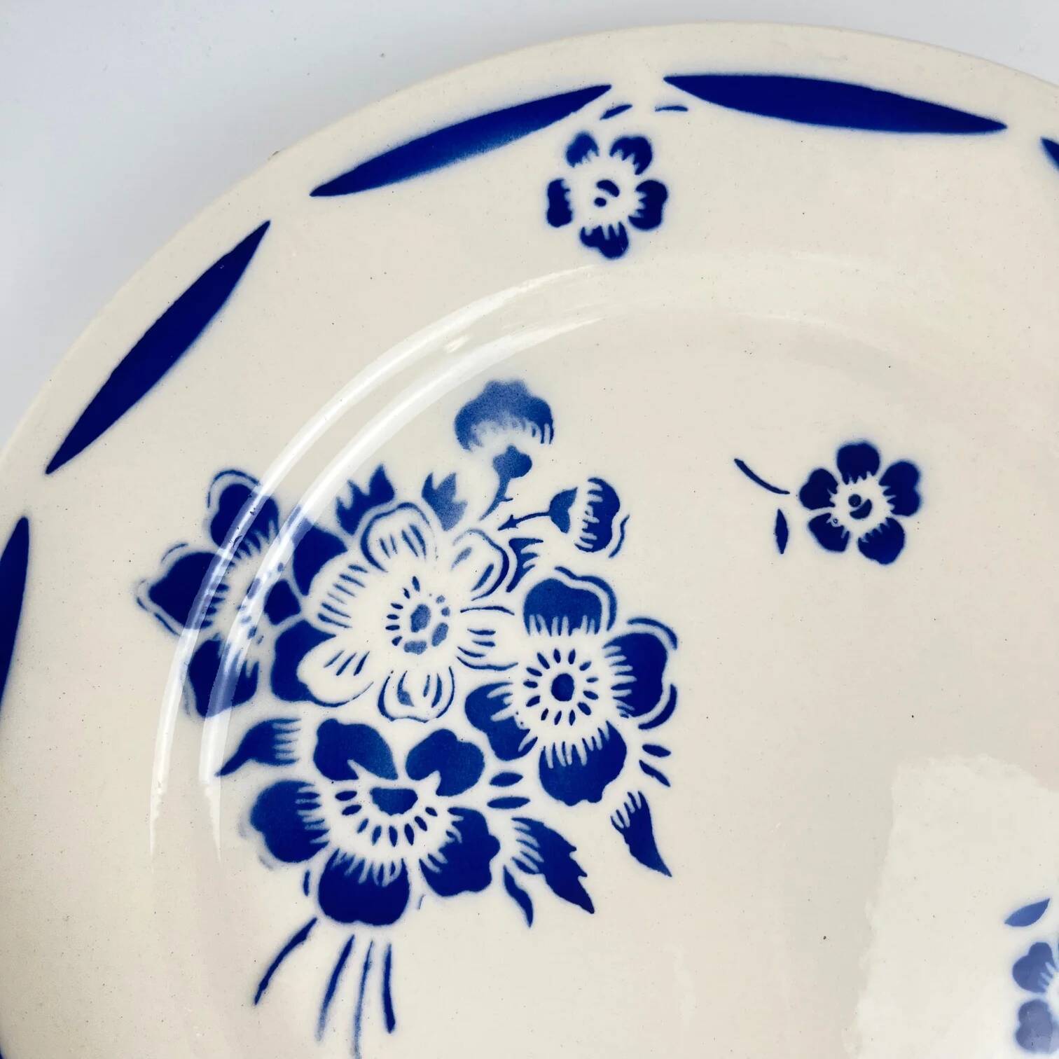 Set of 6 dessert plates, semi-porcelain Badonviller, blue flower pattern, early 20th century.