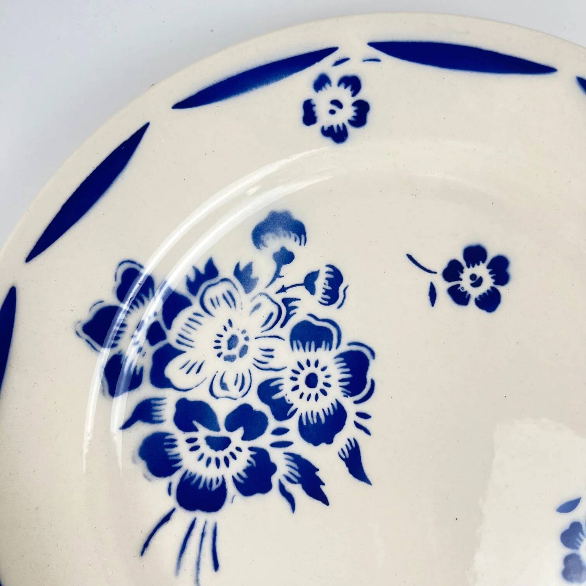 Set of 6 dessert plates, semi-porcelain Badonviller, blue flower pattern, early 20th century.