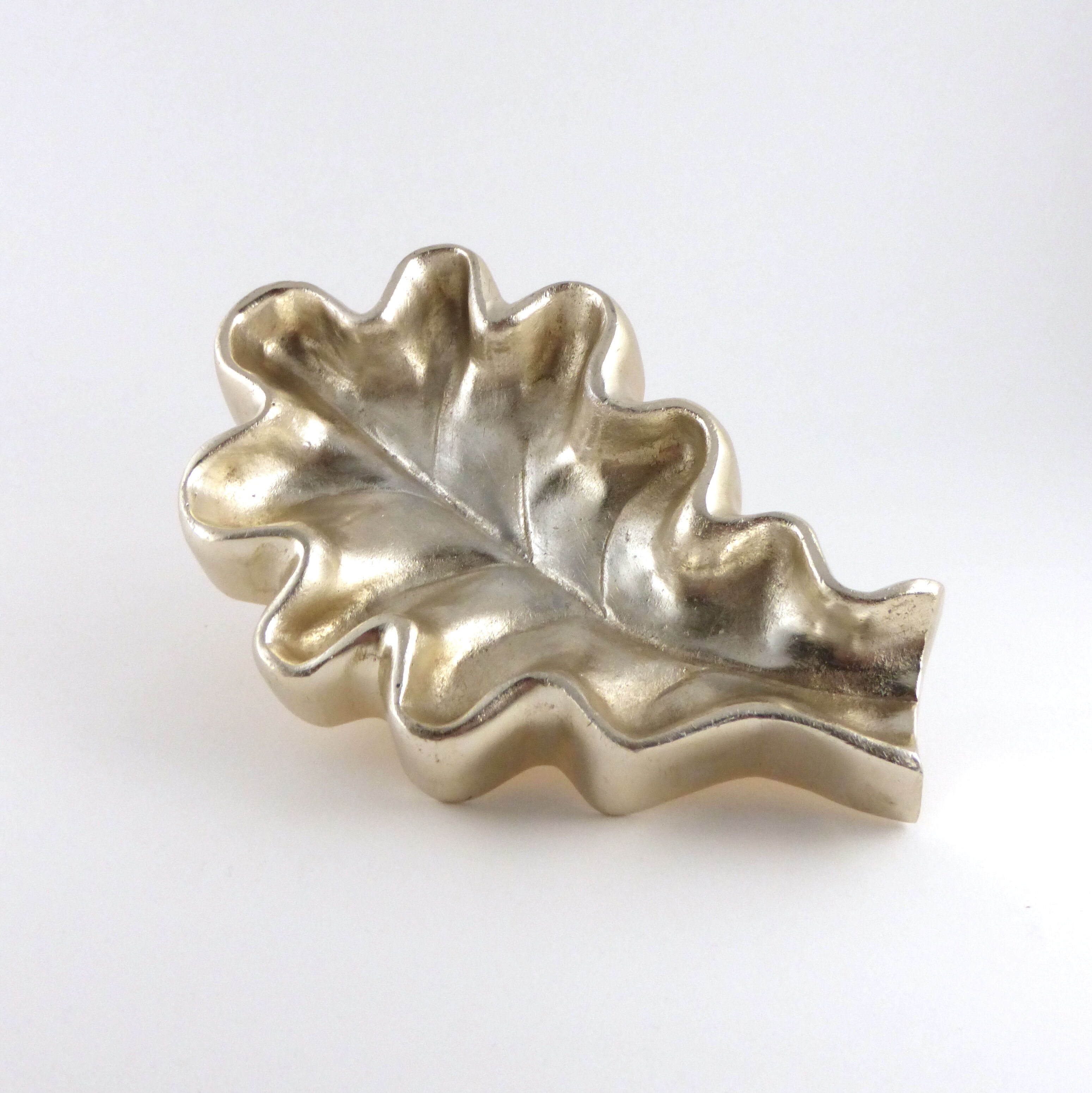Decorative glove in patinated bronze money