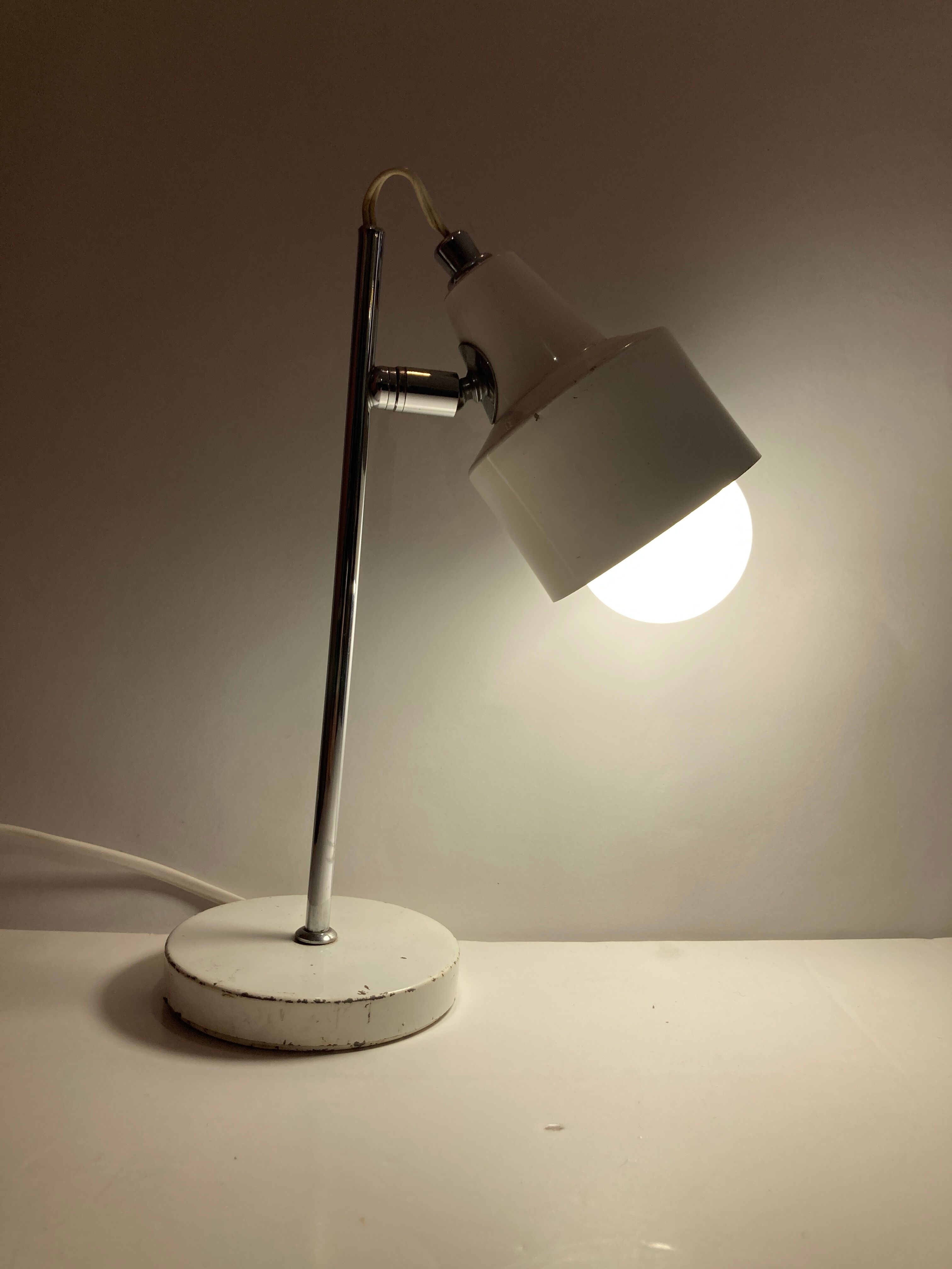 White metal desk lamp years 60-70-