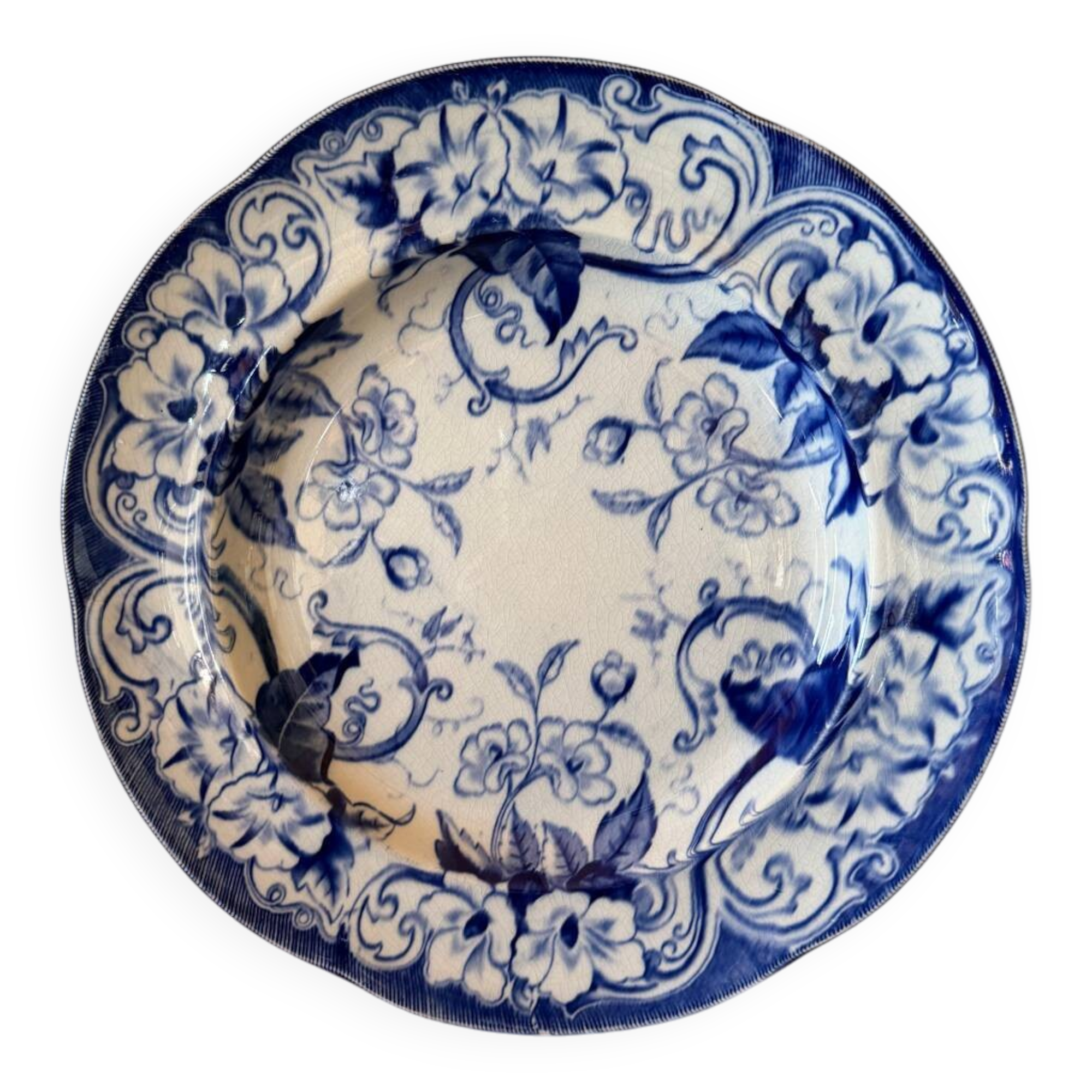 Plat rond en terre de fer Creil et Montereau modèle Flora