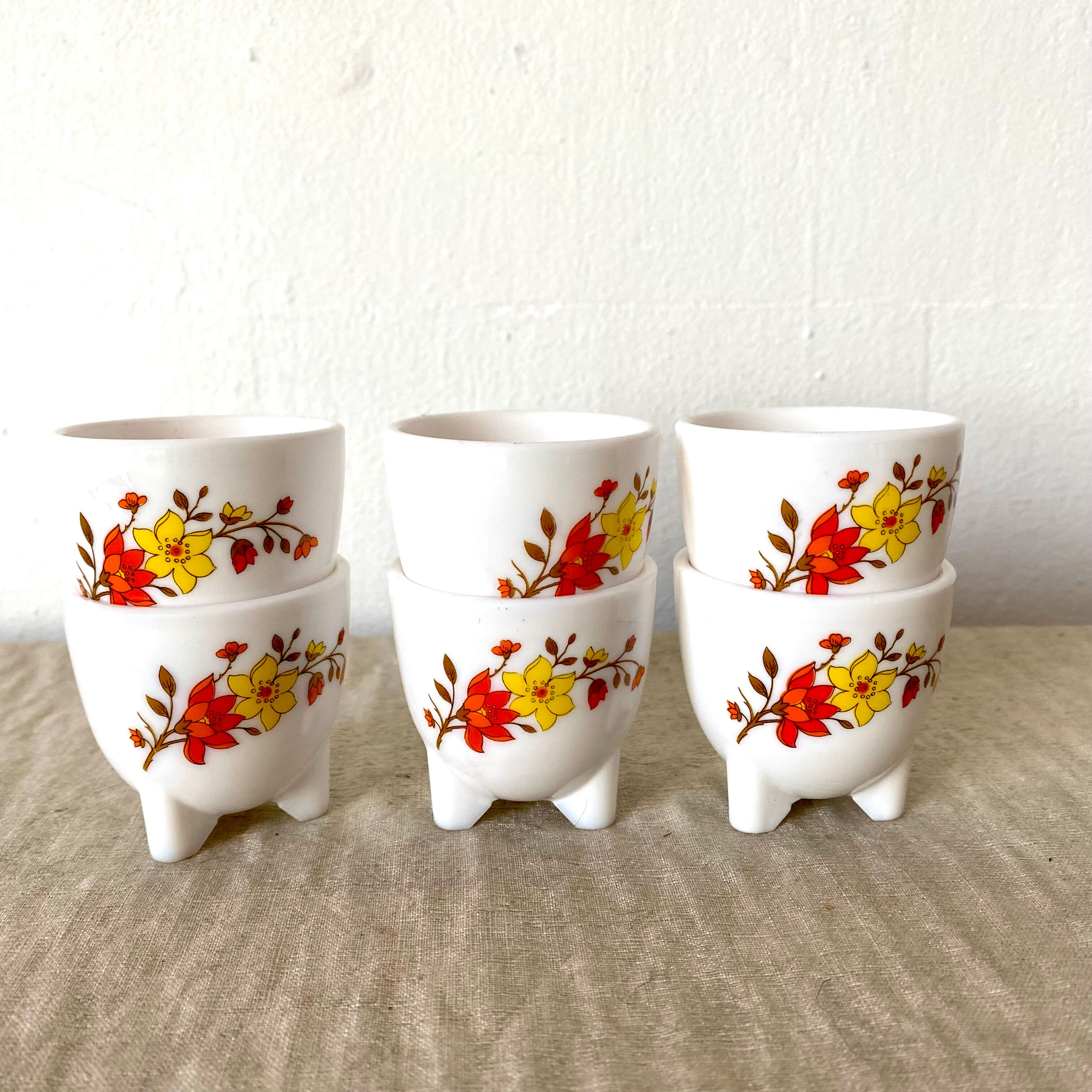 Vintage flowery poppies