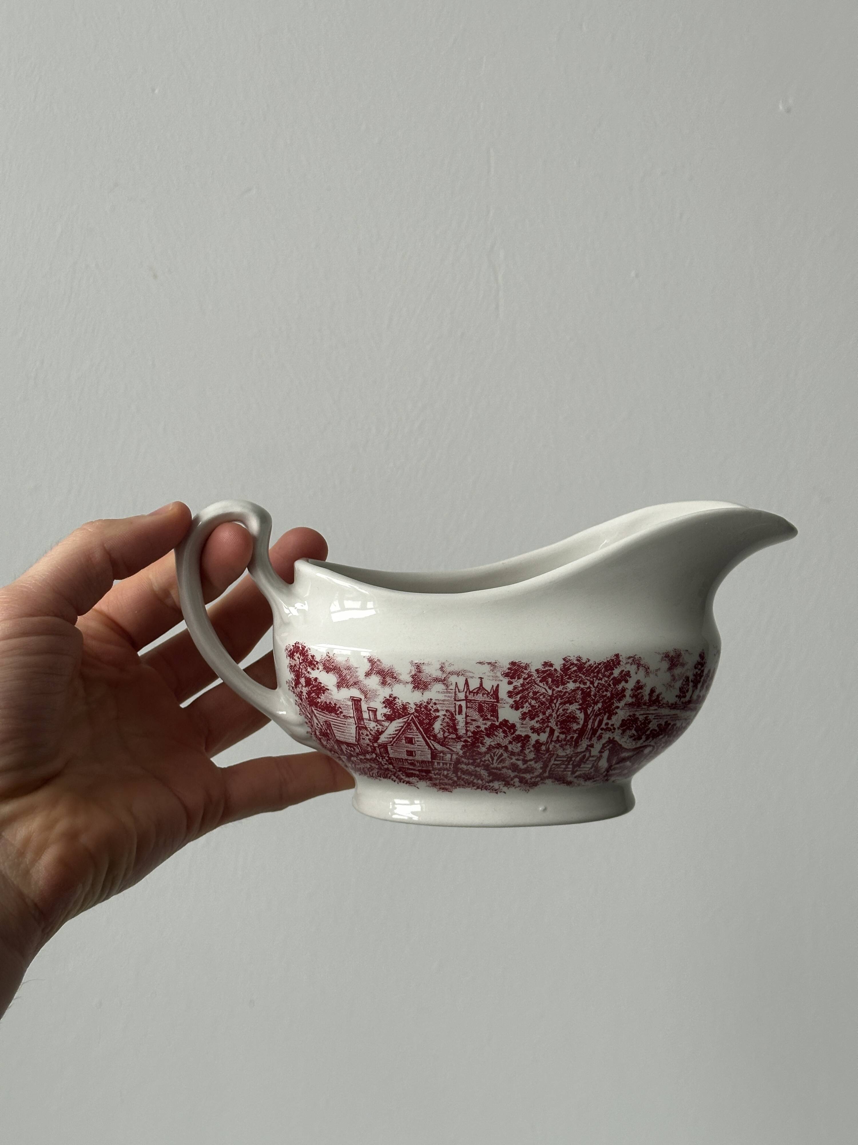 Porcelain gravy boat 'The constable series Bicentennial' pink