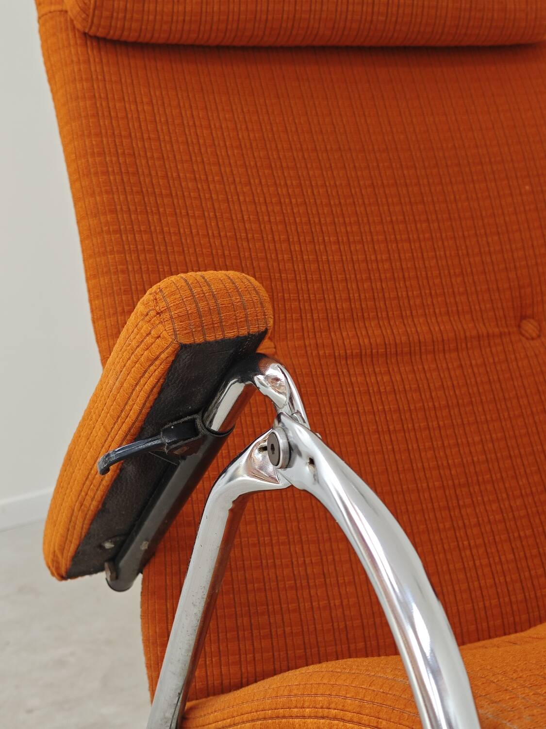 Indoor deckchair, Lama 70's orange deck chair