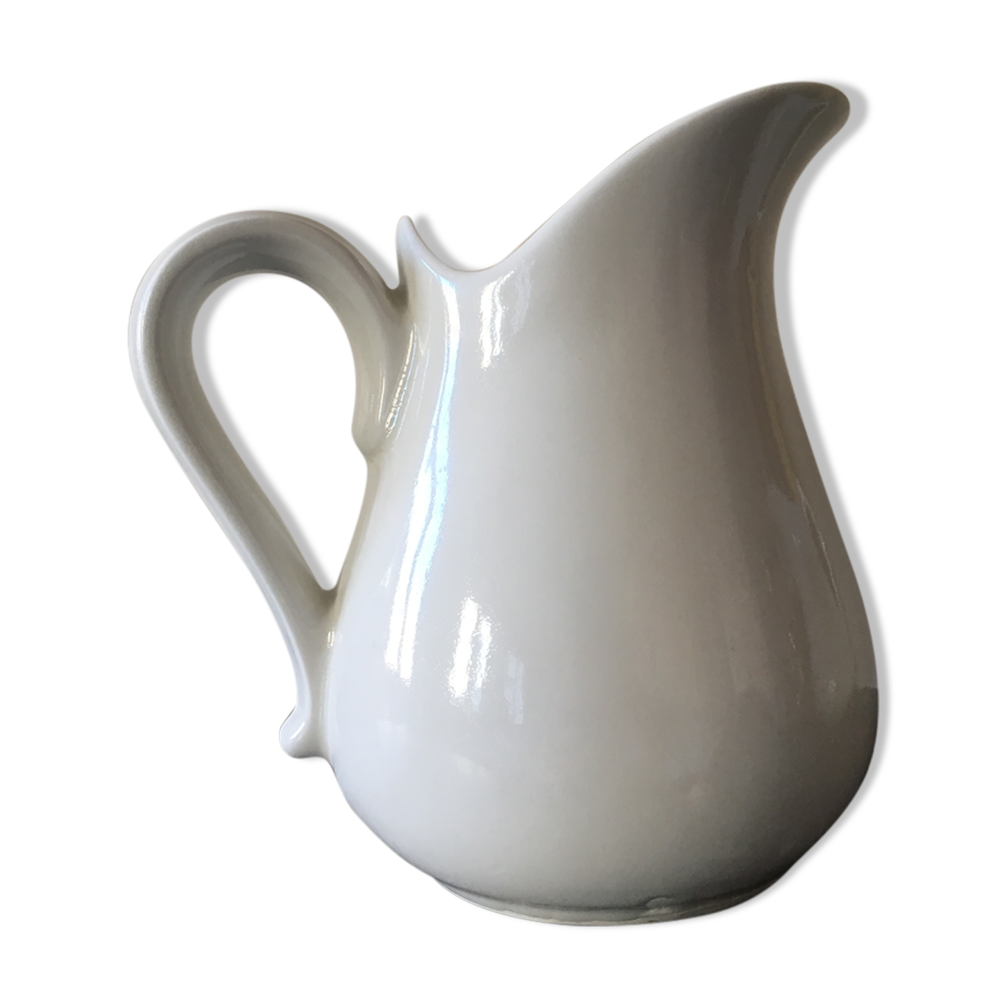Broc in white fire porcelain with large spout