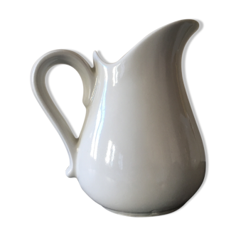 Broc in white fire porcelain with large spout