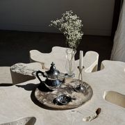 Théière en métal argenté, anse noire
