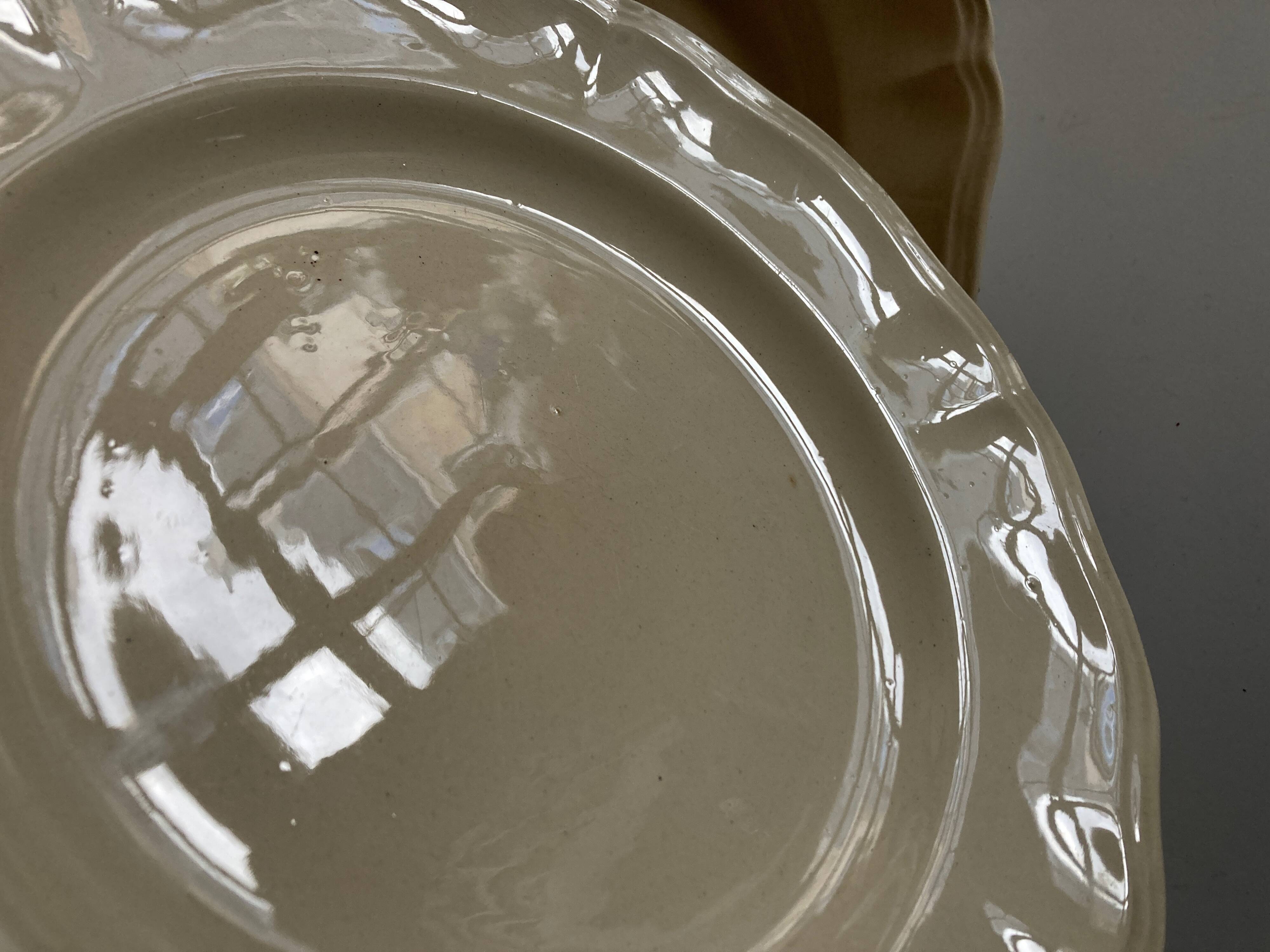 Set of 4 ivory Sarreguemines plates with gadroons