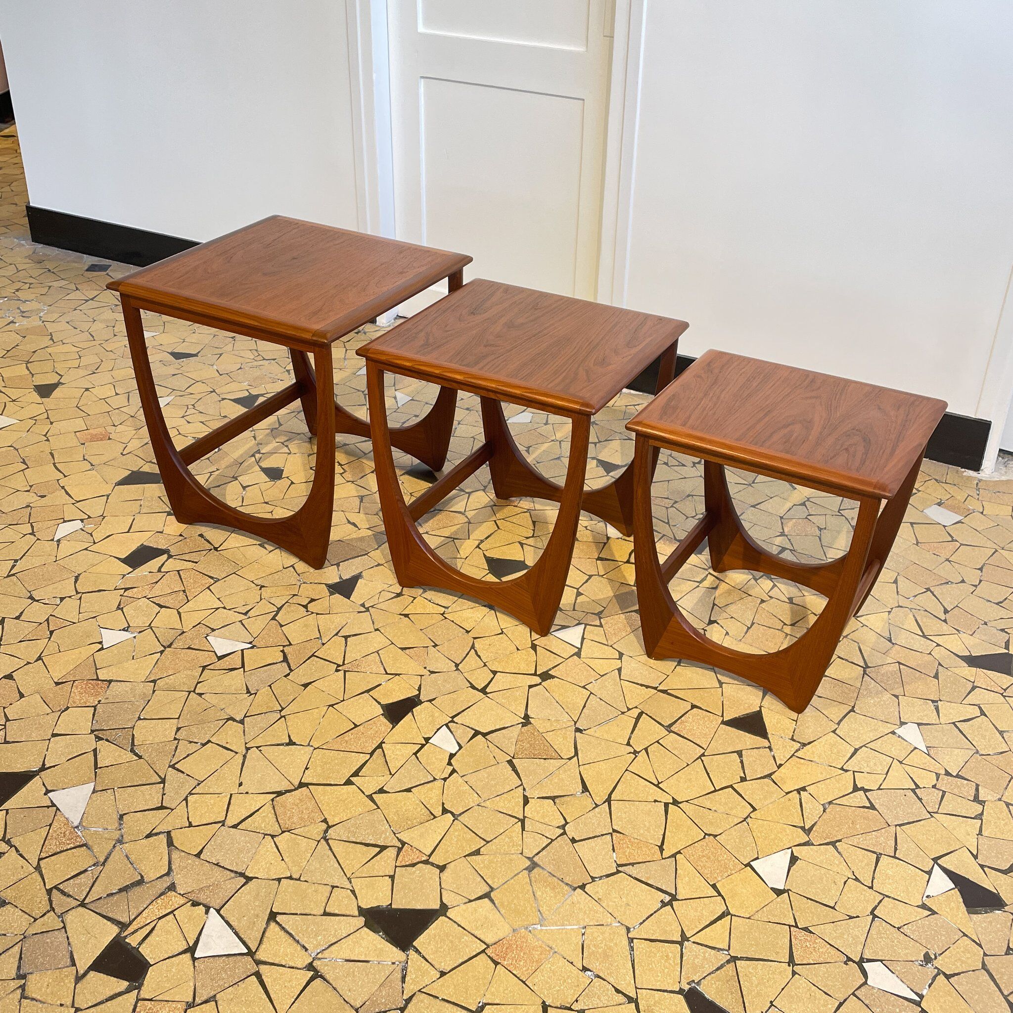 Teak trundle coffee table