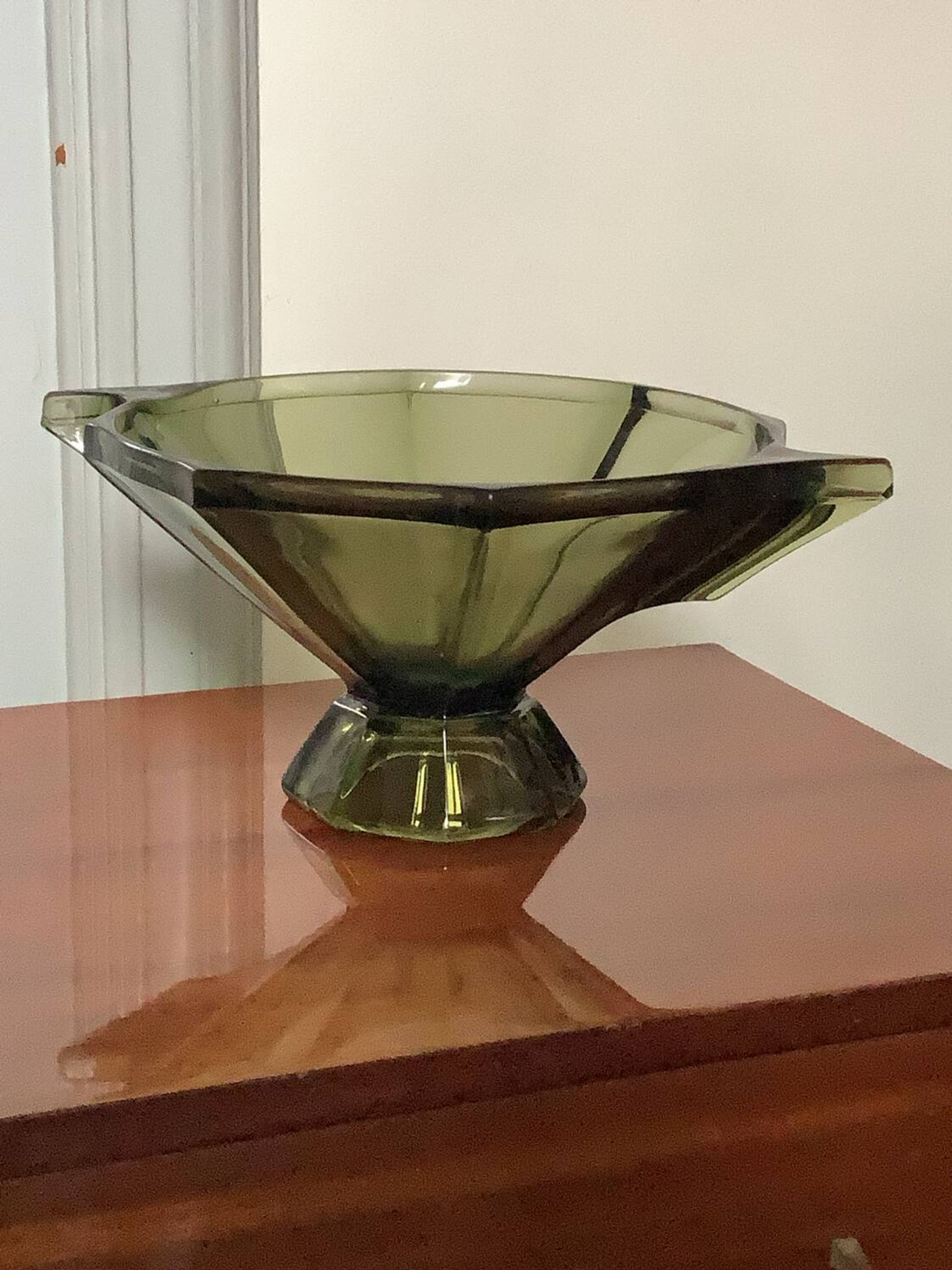 Coupe vintage en verre vert olive de style Art Déco
