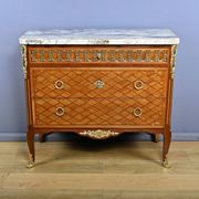 Commode Sauteuse en Marqueterie, style Transition Louis XV Louis XVI – Débu