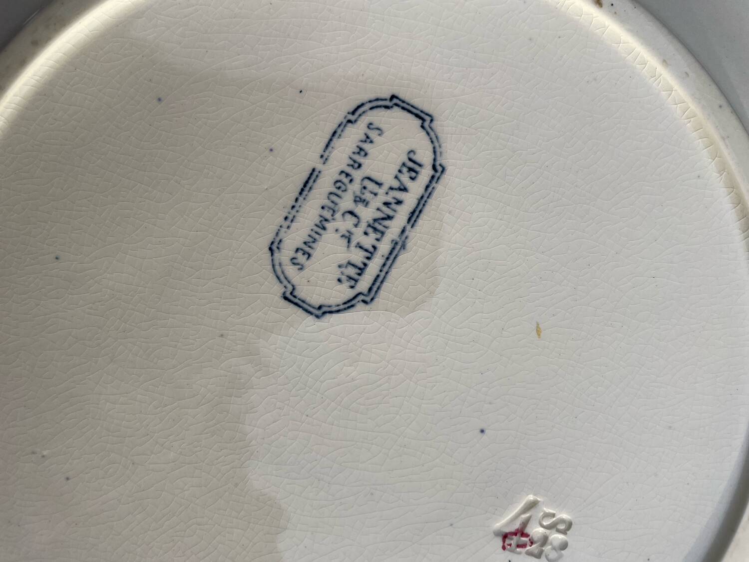 Set of 6 mismatched iron earth flat plates