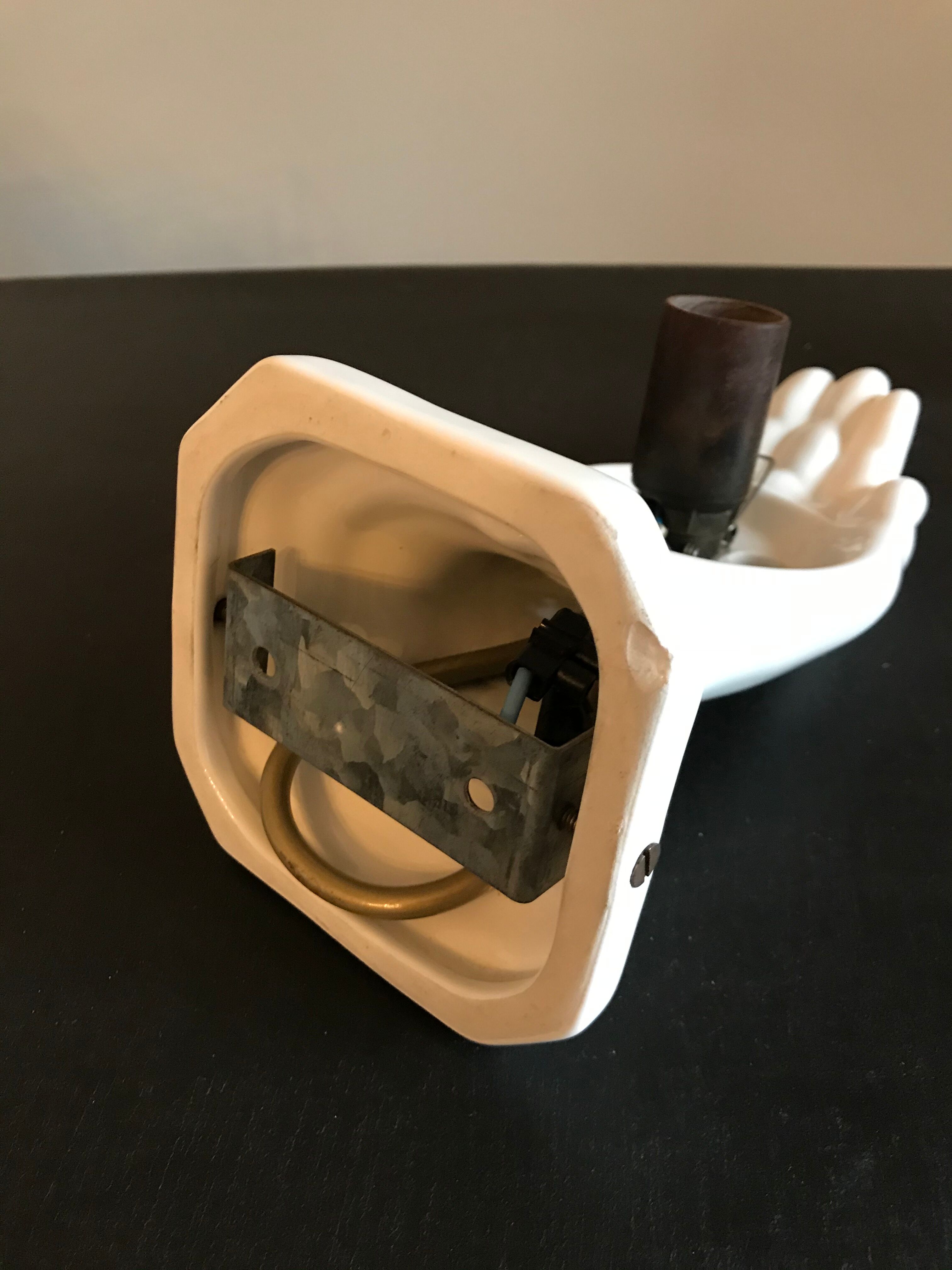 Apply hand in earthenware