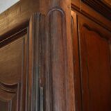 Oak closet façade