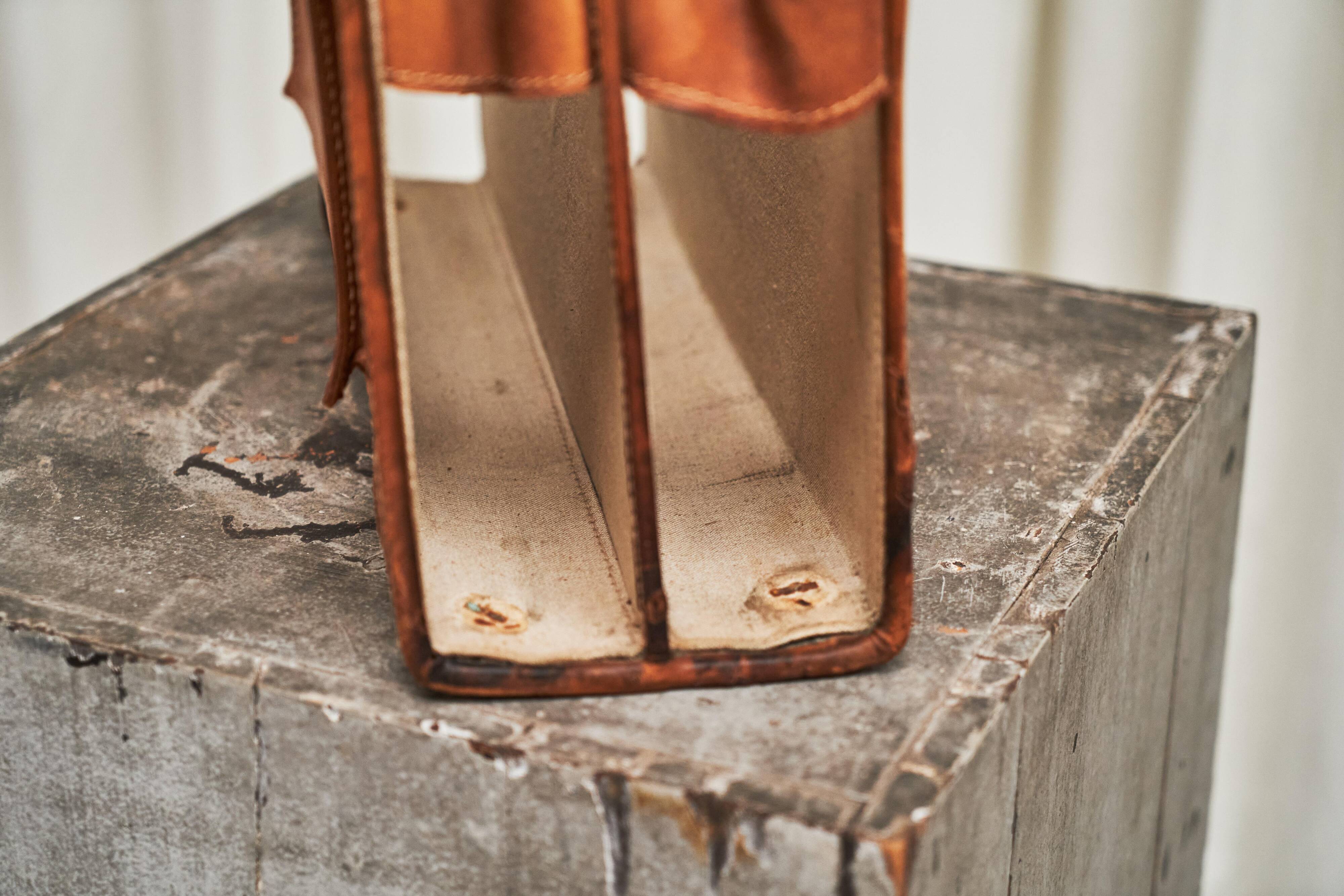 Trompe-l'Oeil magazine rack 'Actentasche' in patinated leather and canvas