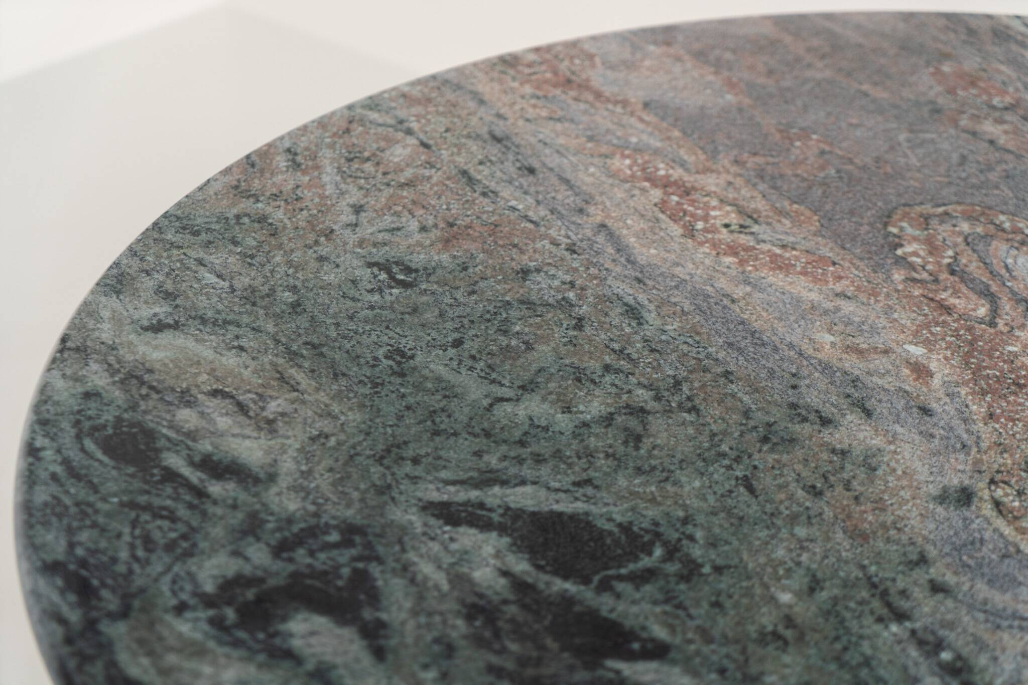 Dining table in solid Juparana granite