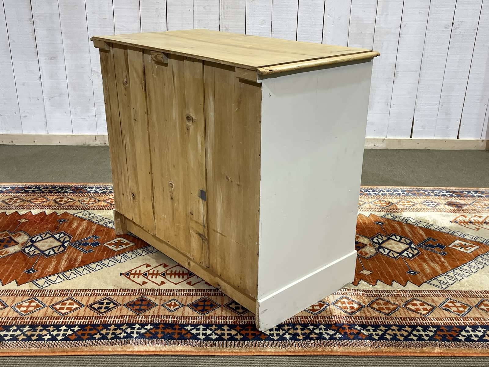 Commode anglaise fin XIXème en sapin