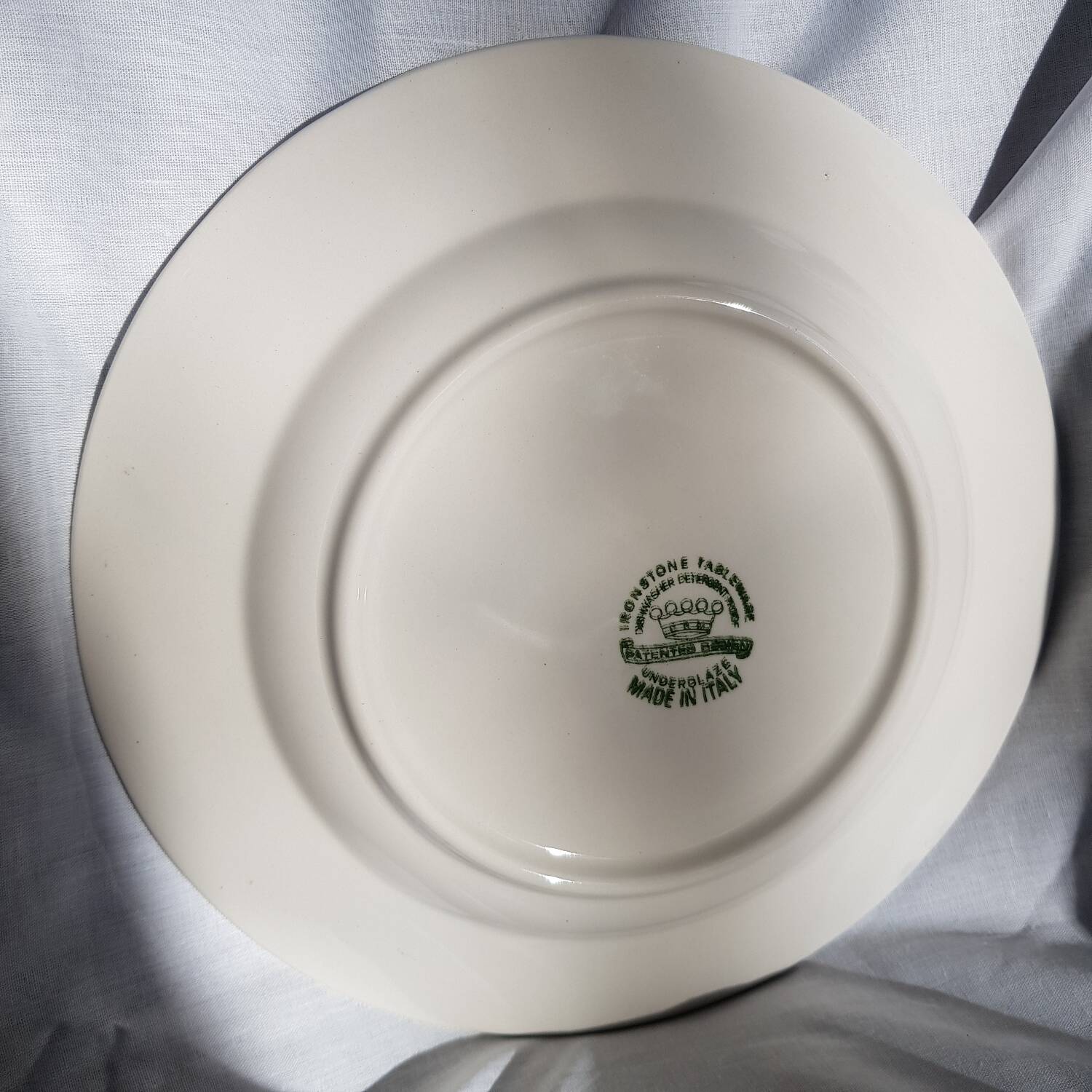 Ensemble de 2 assiettes à dîner en pierre de fer sous glaçure fabriquées en Italie