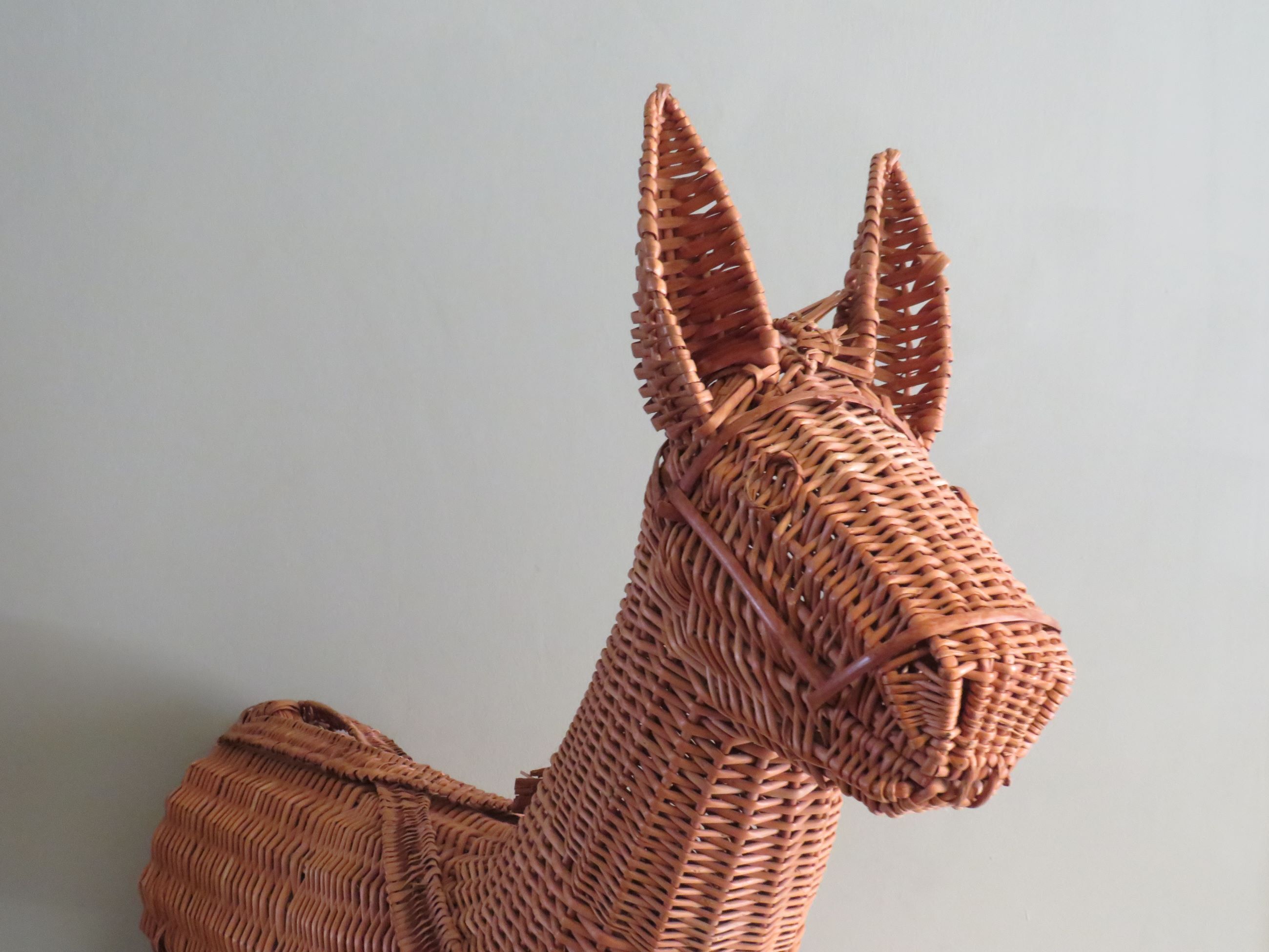 Large vintage reed easel