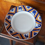 Plat à gâteau en faïence à motif de fleurs, nuages et flammes, orange et bleu - Orchies - 50s