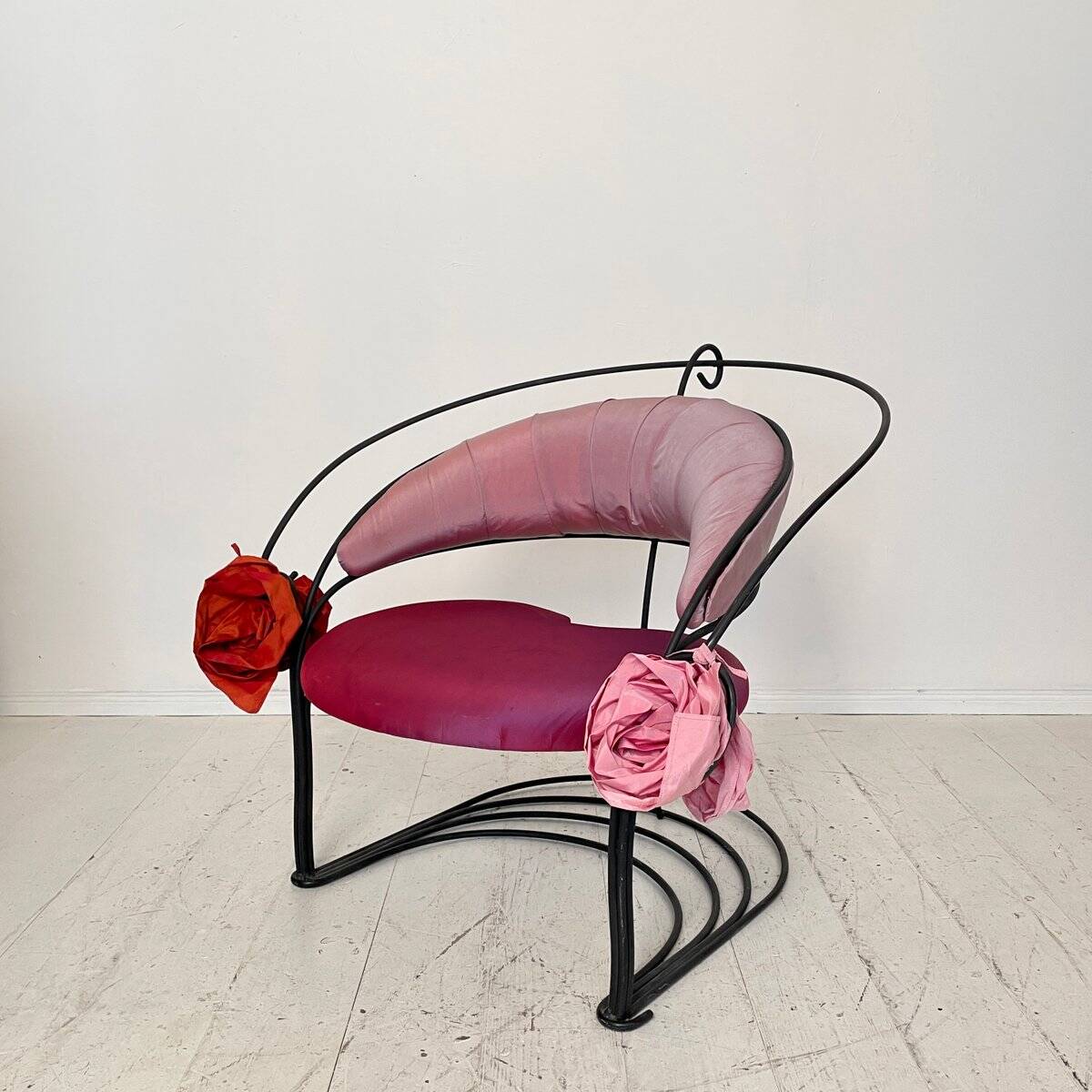 Postmodern Sculptural Armchair in Black Metal and Pink Red Silk Padding, 1980