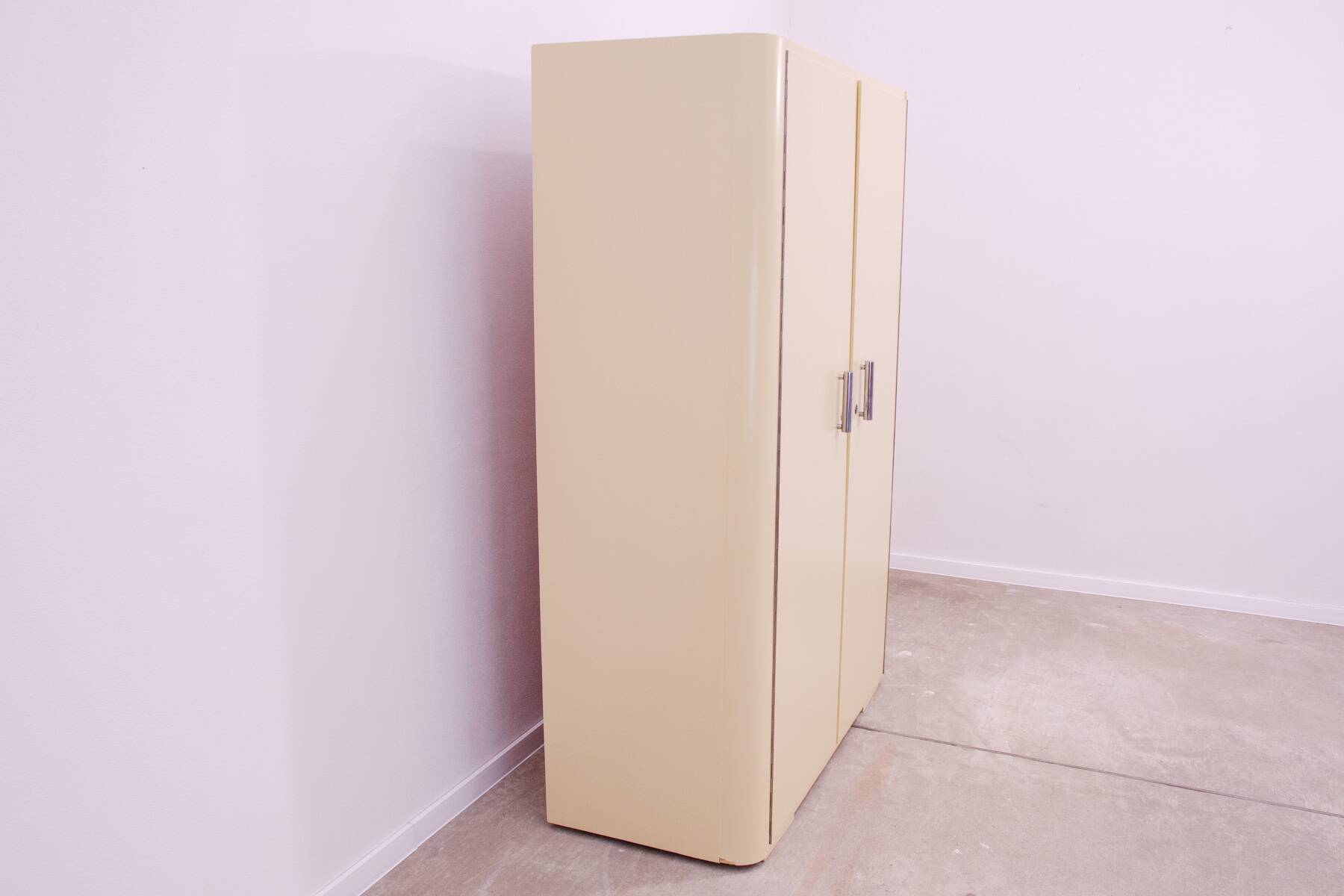 Armoire Bauhaus, années 1930, Tchécoslovaquie