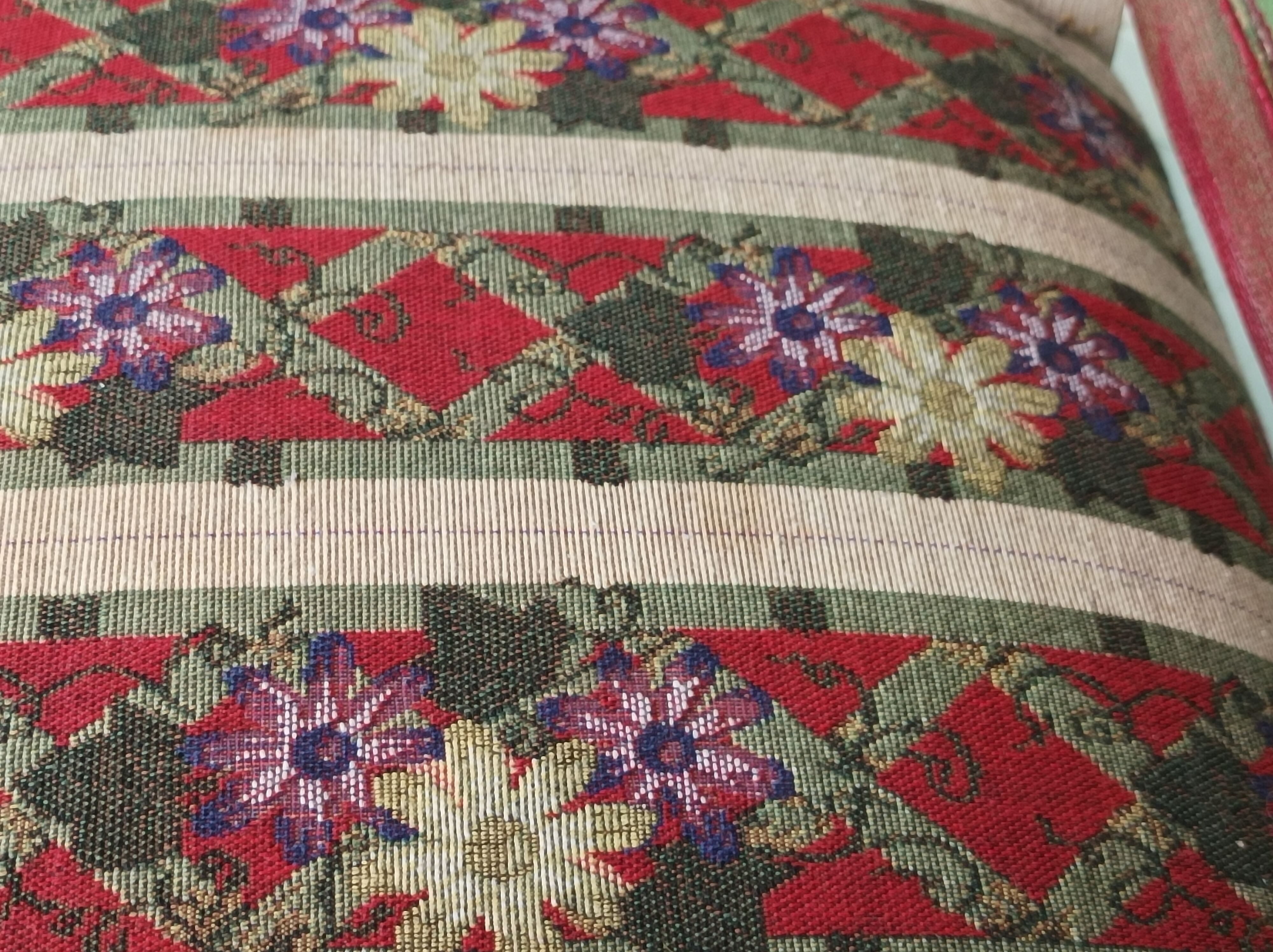 Chair with lyre backrest