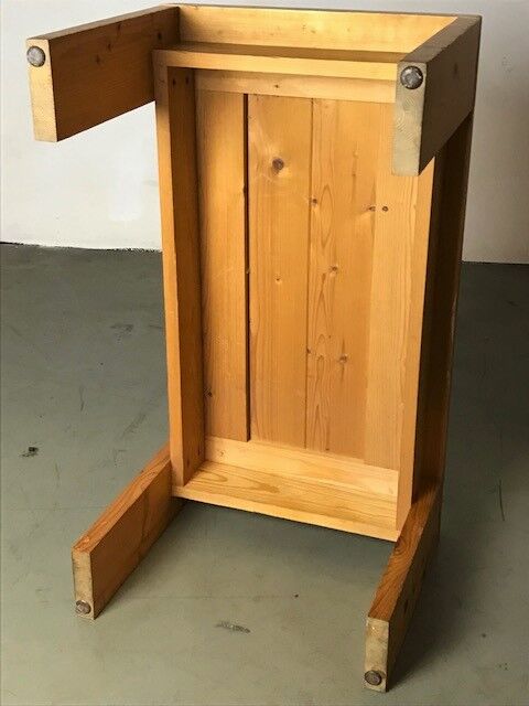 Table basse Charlotte Perriand pour les Arcs