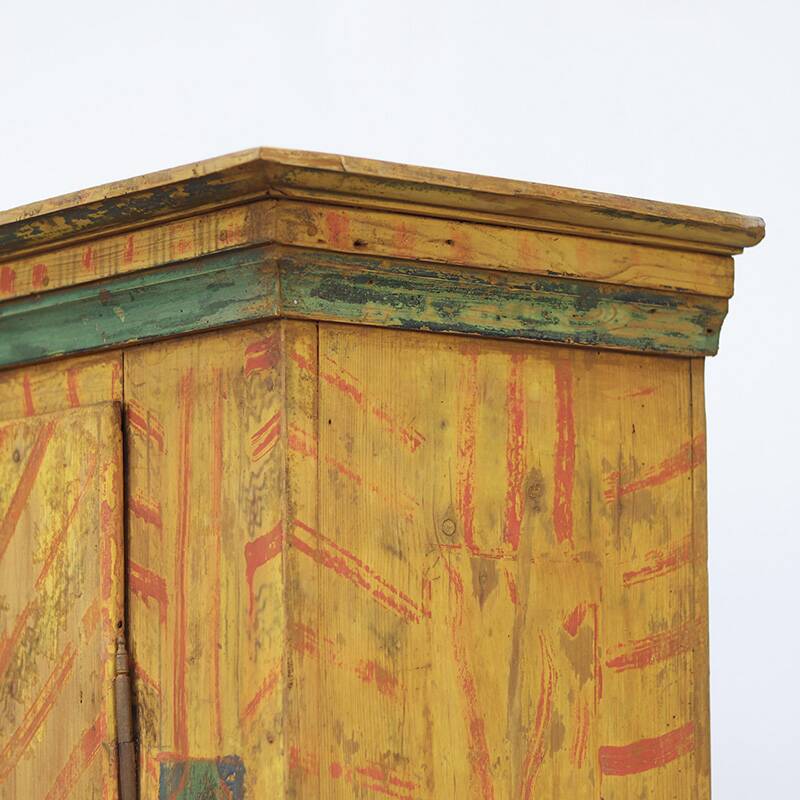 Armoire de mariée peinte d'art populaire