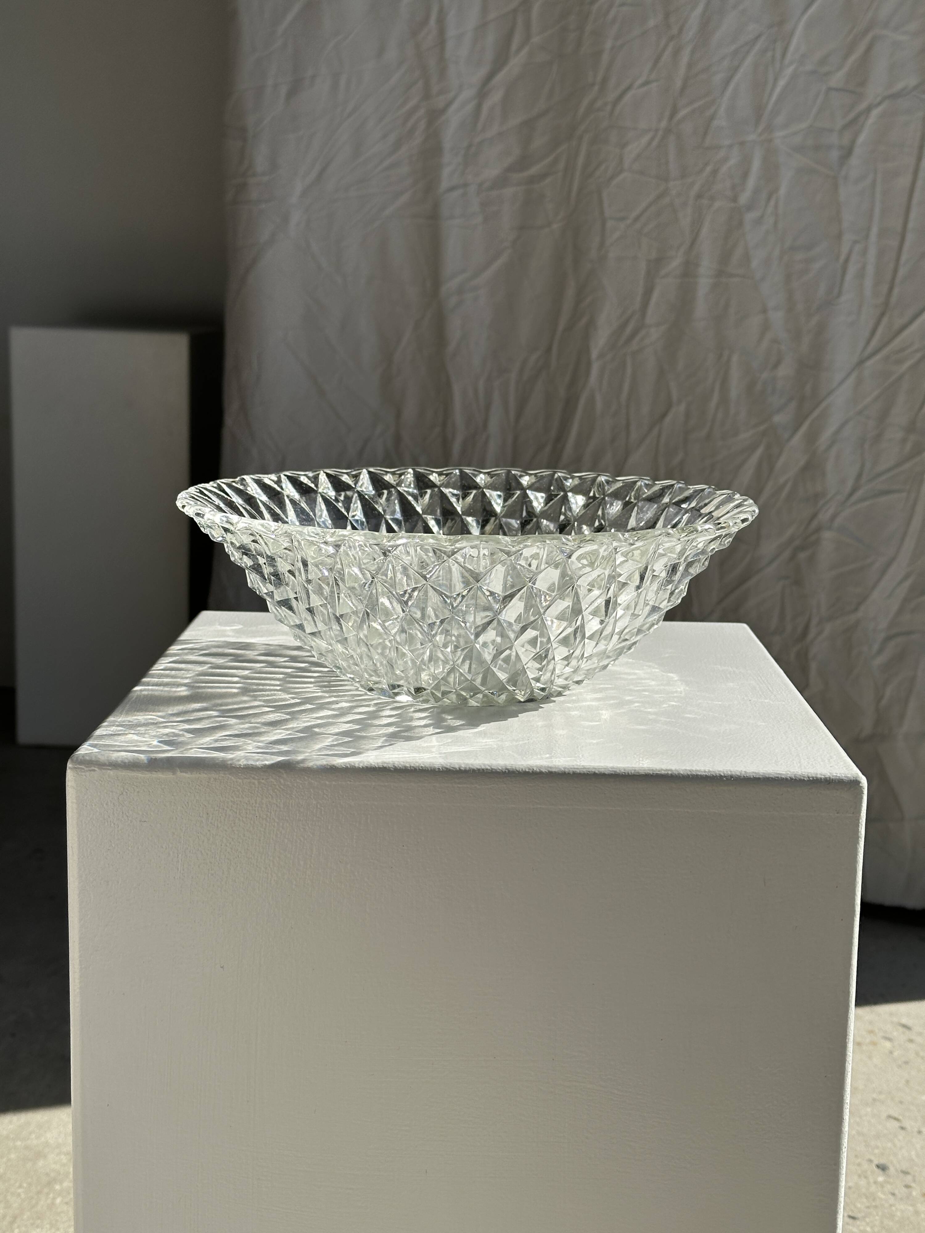 Large classic diamond-tipped glass salad bowl
