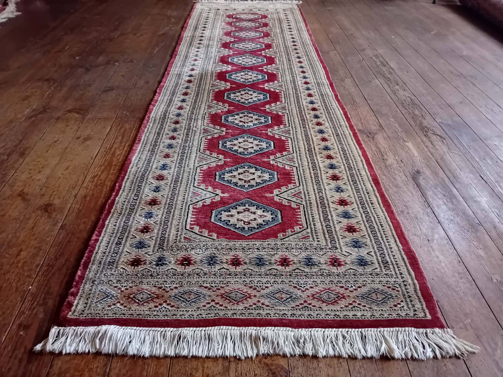 Pakistani hallway carpet, handmade in wool and silk, 278x80cm.
