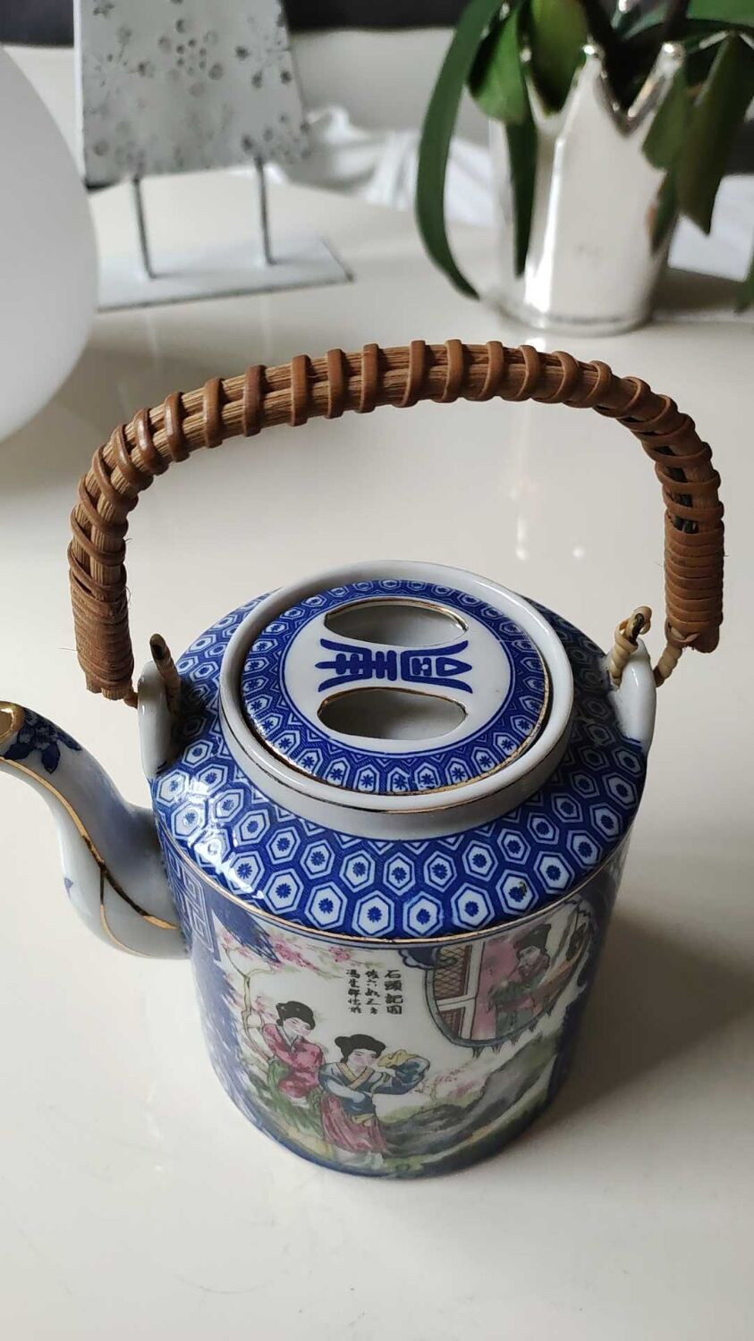 Japanese-inspired porcelain teapot.otifs Geishas kimonos, cherry blossoms