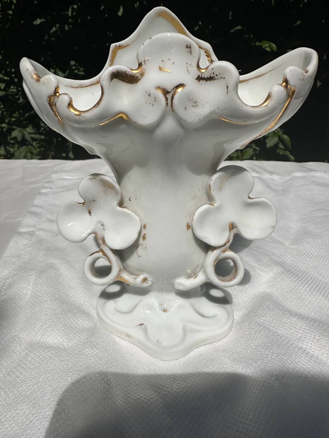 Small White and Gold Porcelain Wedding Vase decorated with Clovers H 16 cm