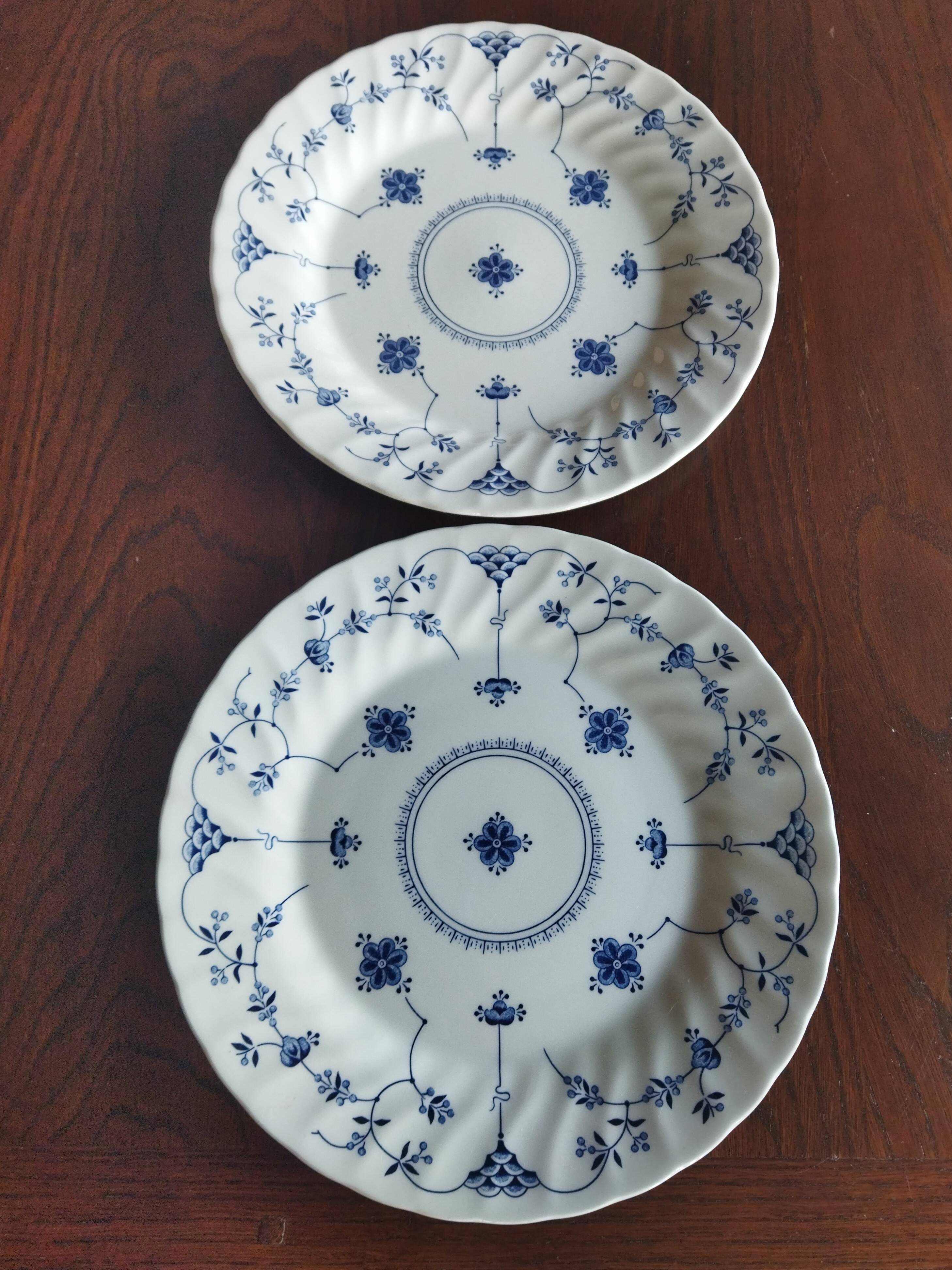 8 blue & white English dinner plates (Myott Meakin WH Grindley KG Luneville)