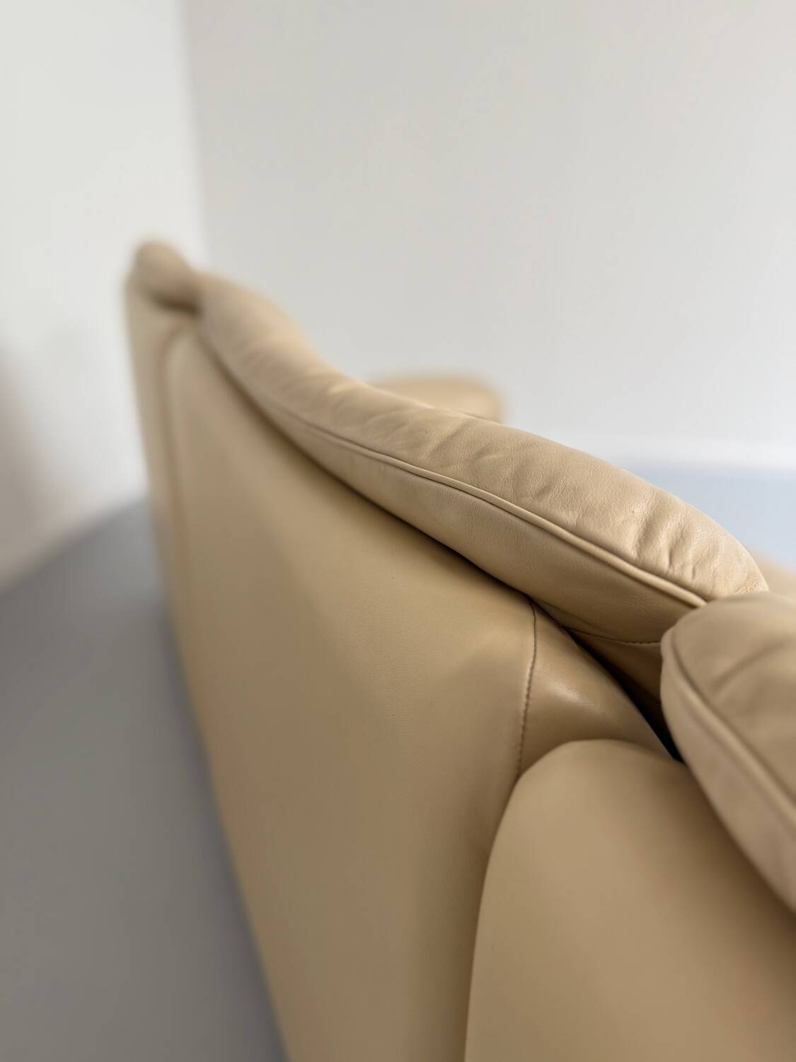 Old 3-seater beige leather sofa designed by Carl Larsson De Sede, vintage 80s