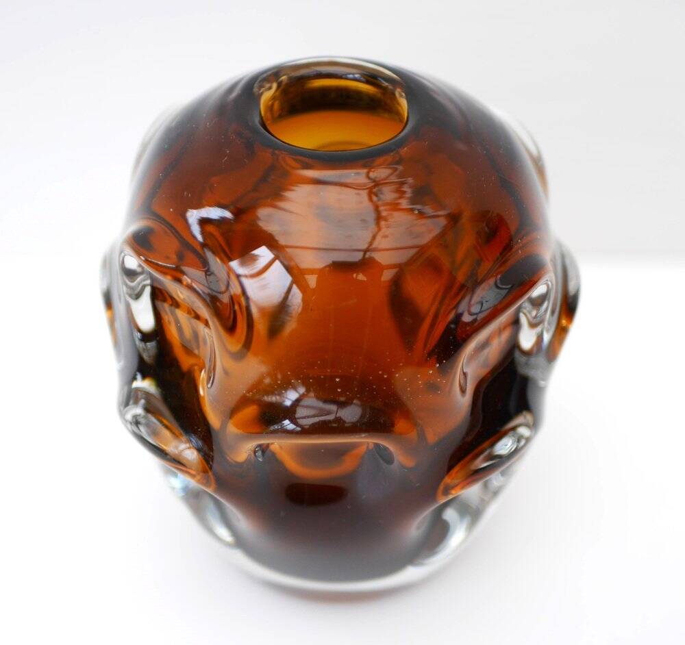 Mid-century modern biomorphic-shaped handmade crystal vase in amber and brown attributed to Börne Augustsson for Åseda, Sweden