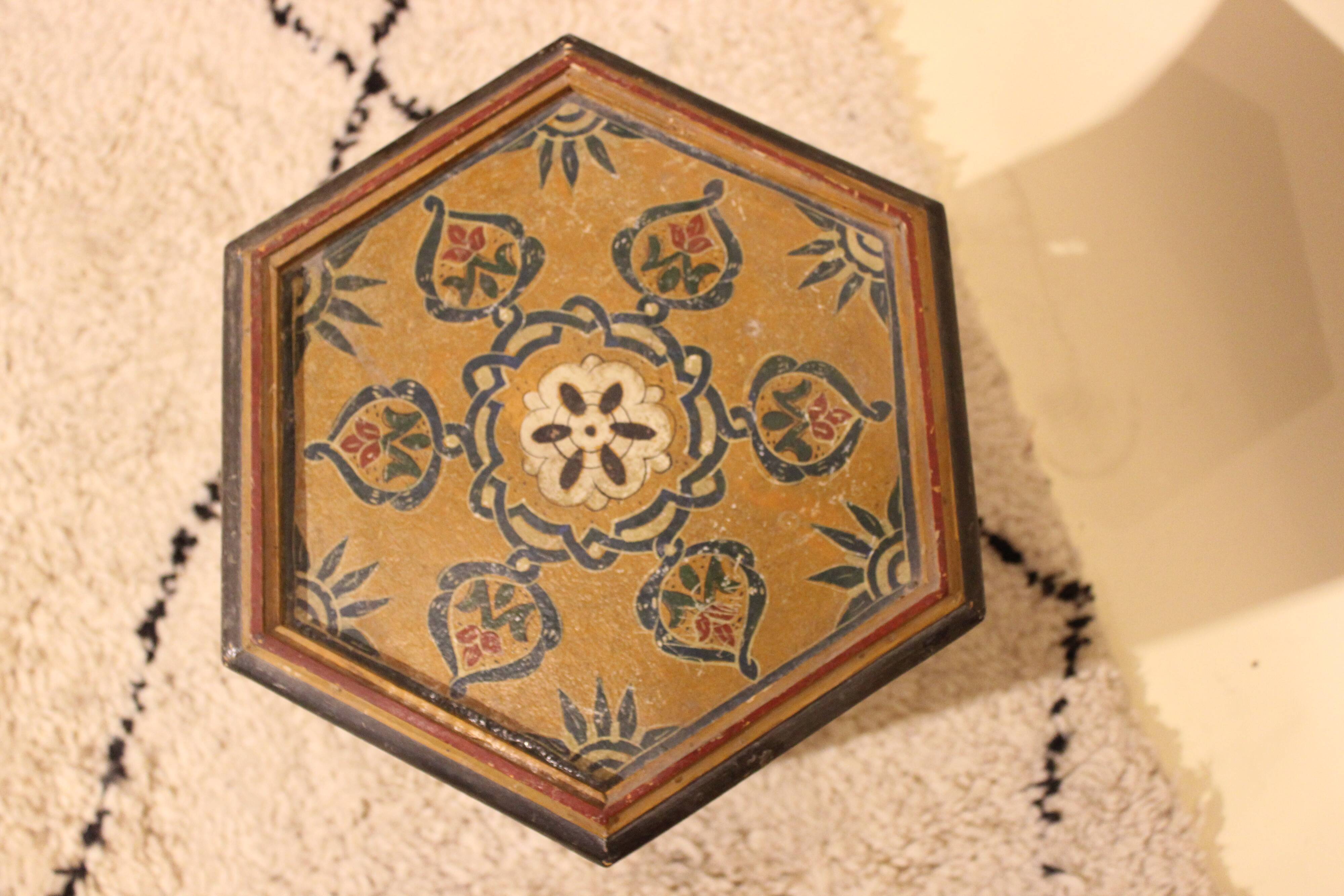 Table d'appoint en Moucharabia